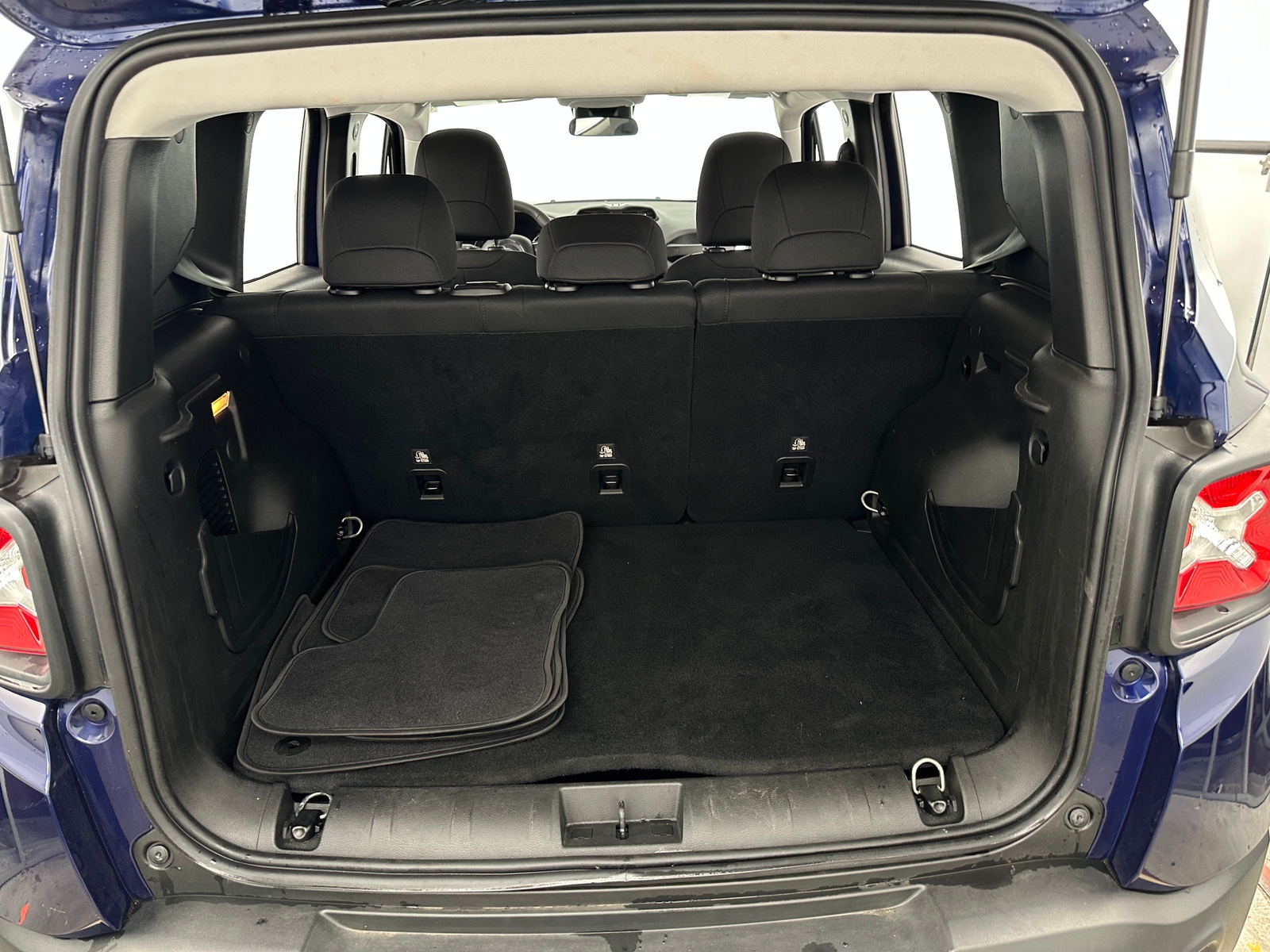 Thumbnail: 2021 Jeep Renegade - 7