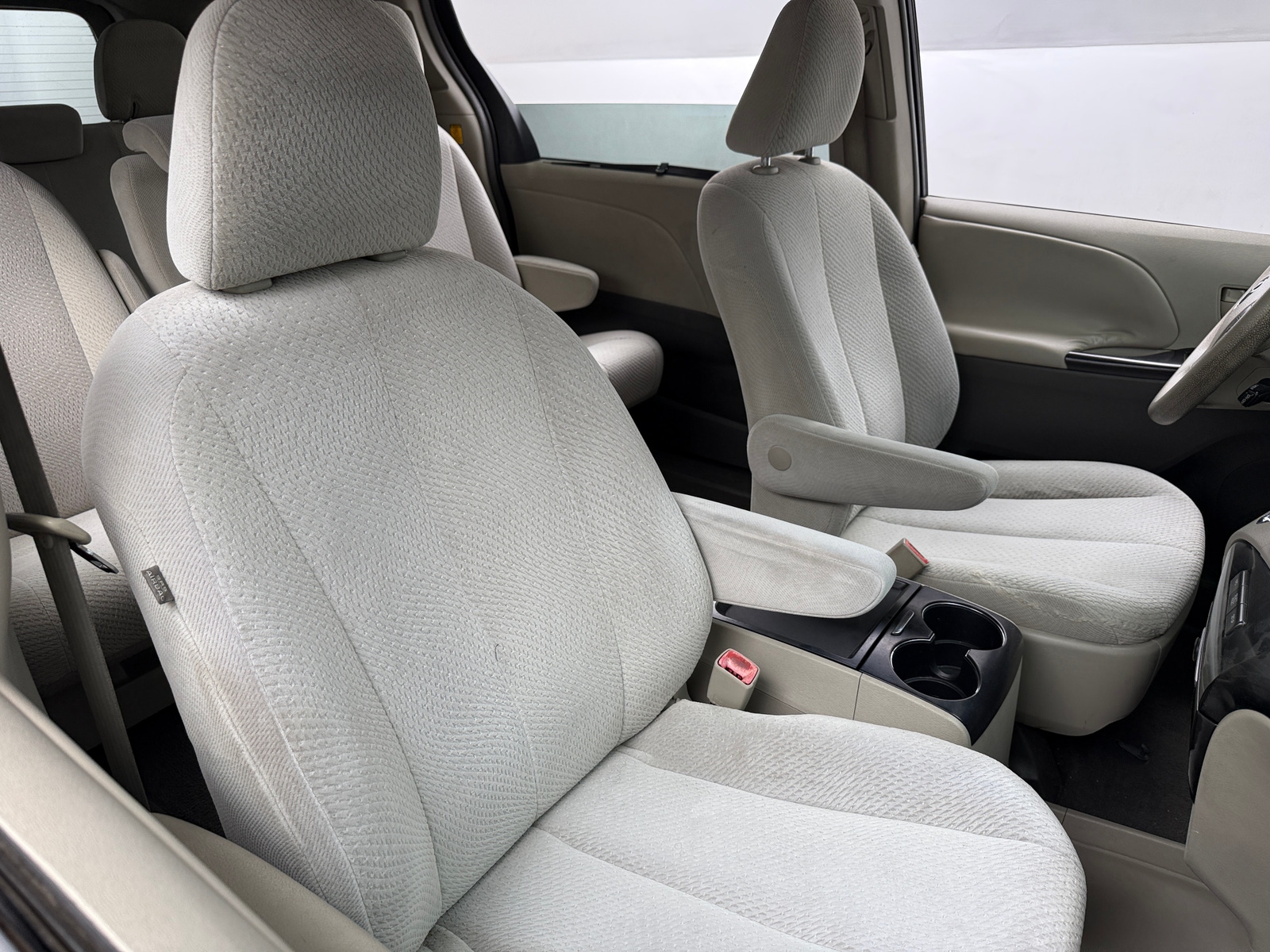 Thumbnail: 2011 Toyota Sienna - 2