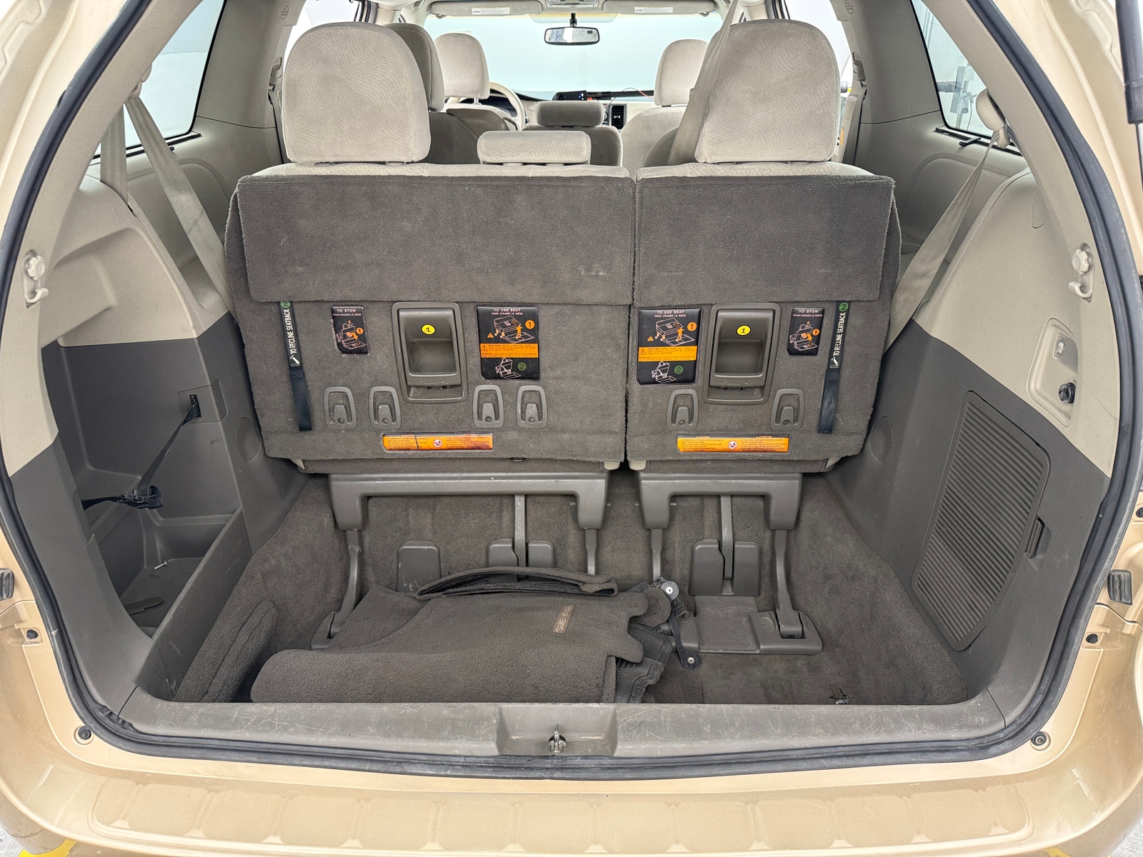 Thumbnail: 2011 Toyota Sienna - 7