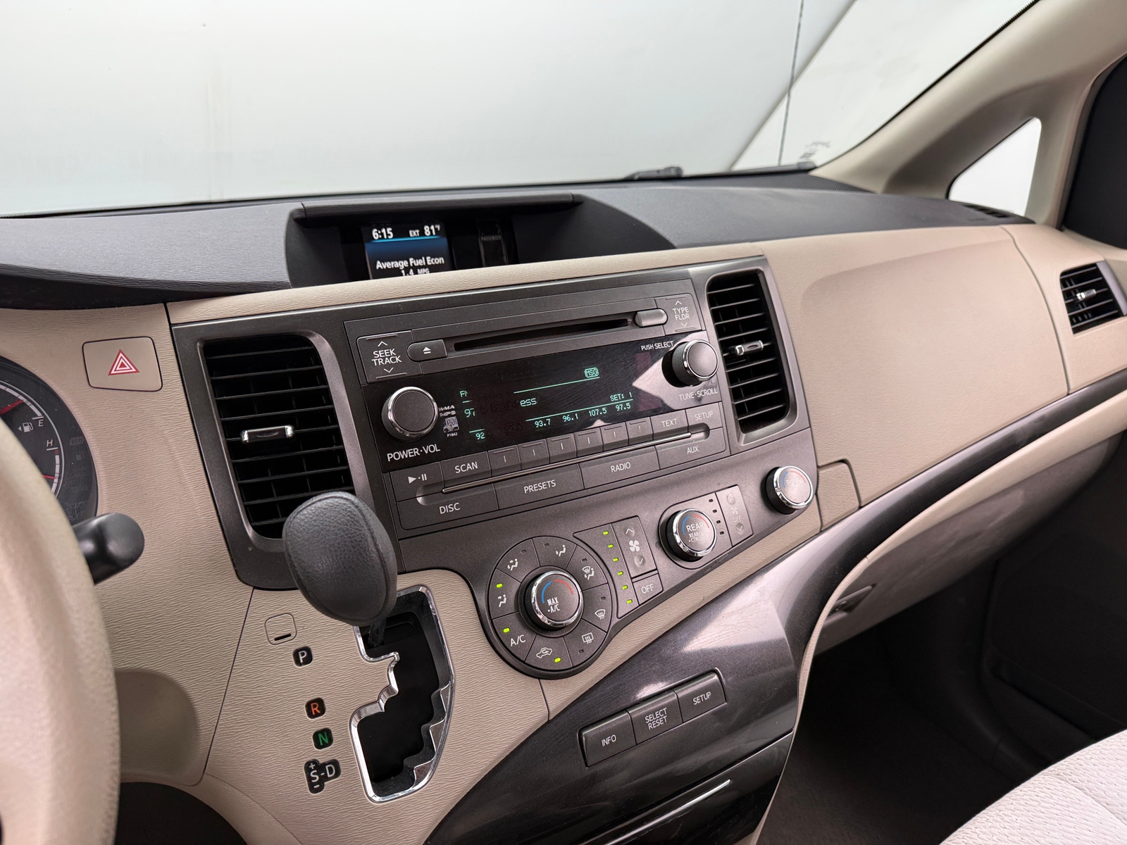 Thumbnail: 2011 Toyota Sienna - 4