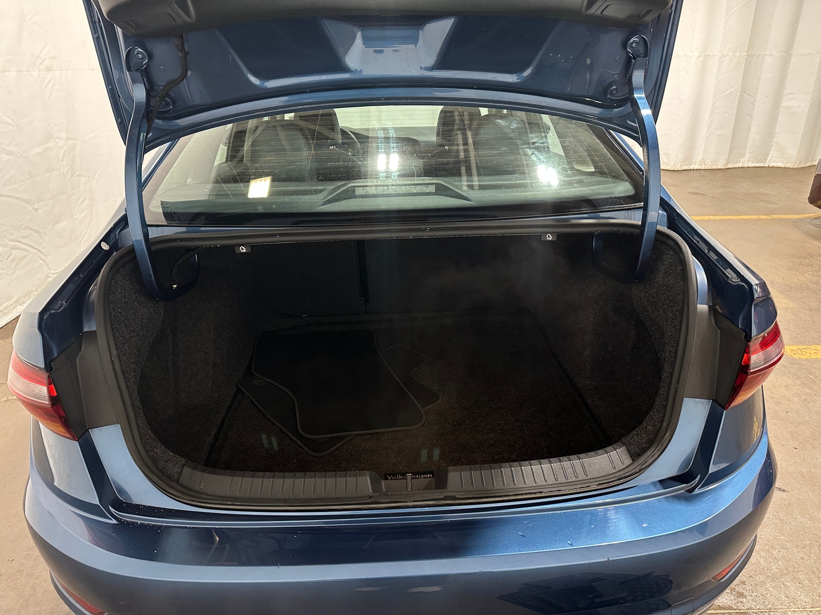 Thumbnail: 2019 Volkswagen Jetta - 6