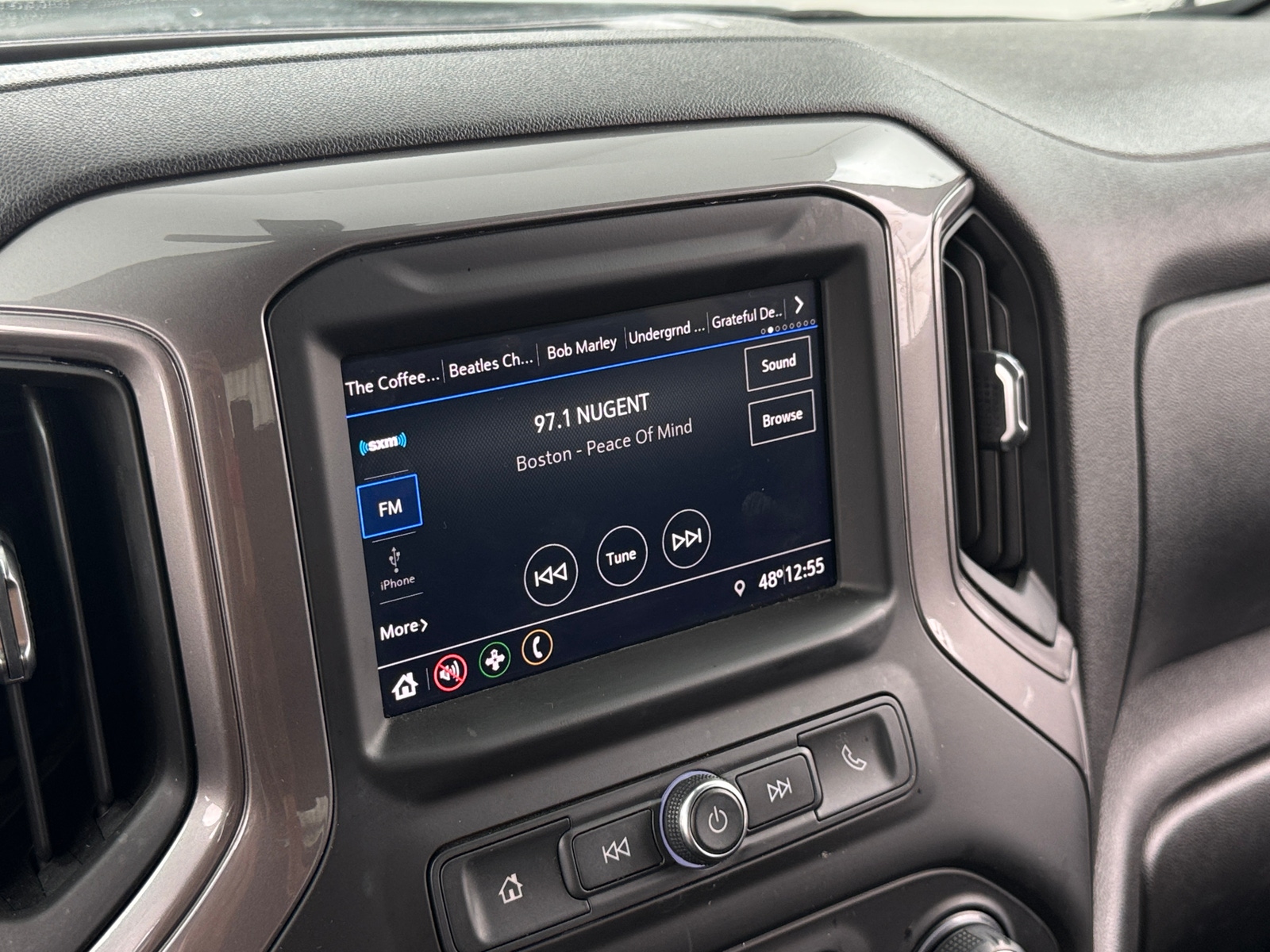 Thumbnail: 2021 Chevrolet Silverado 1500 - 4