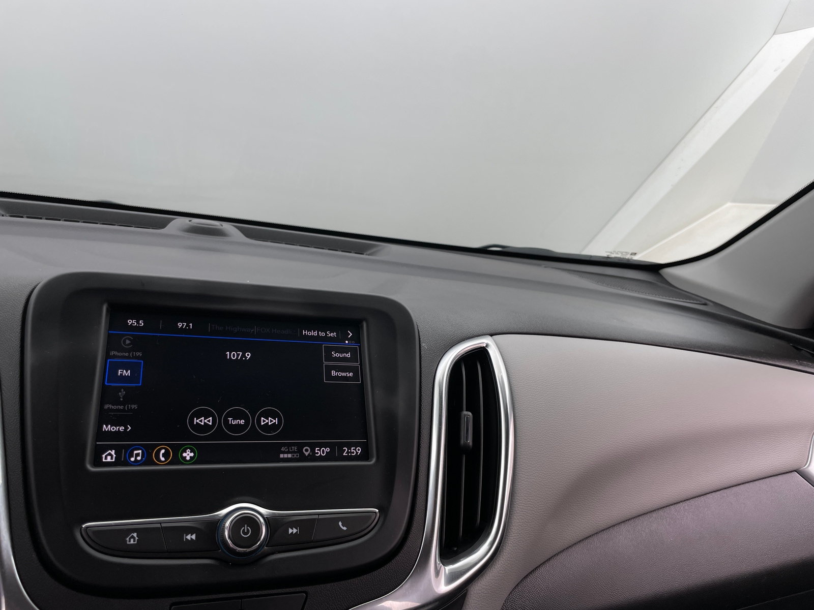 Thumbnail: 2022 Chevrolet Equinox - 4