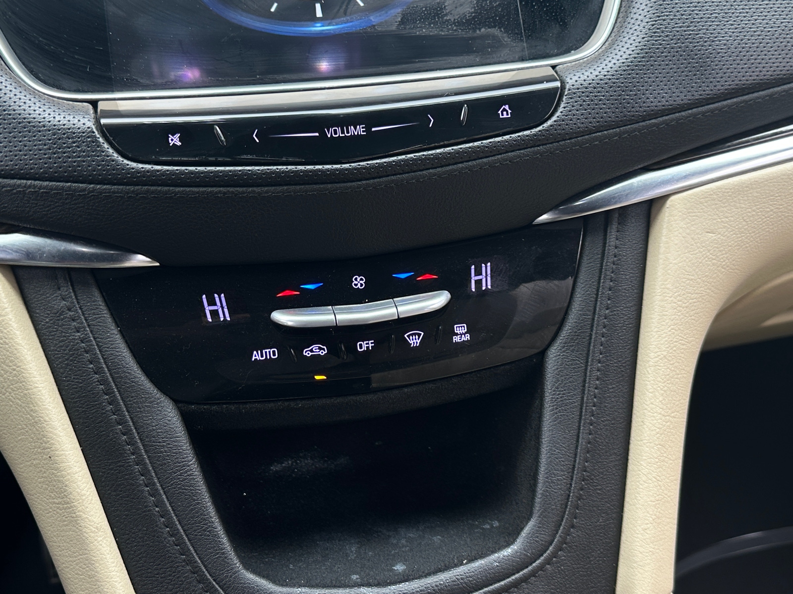 Thumbnail: 2017 Cadillac XT5 - 3