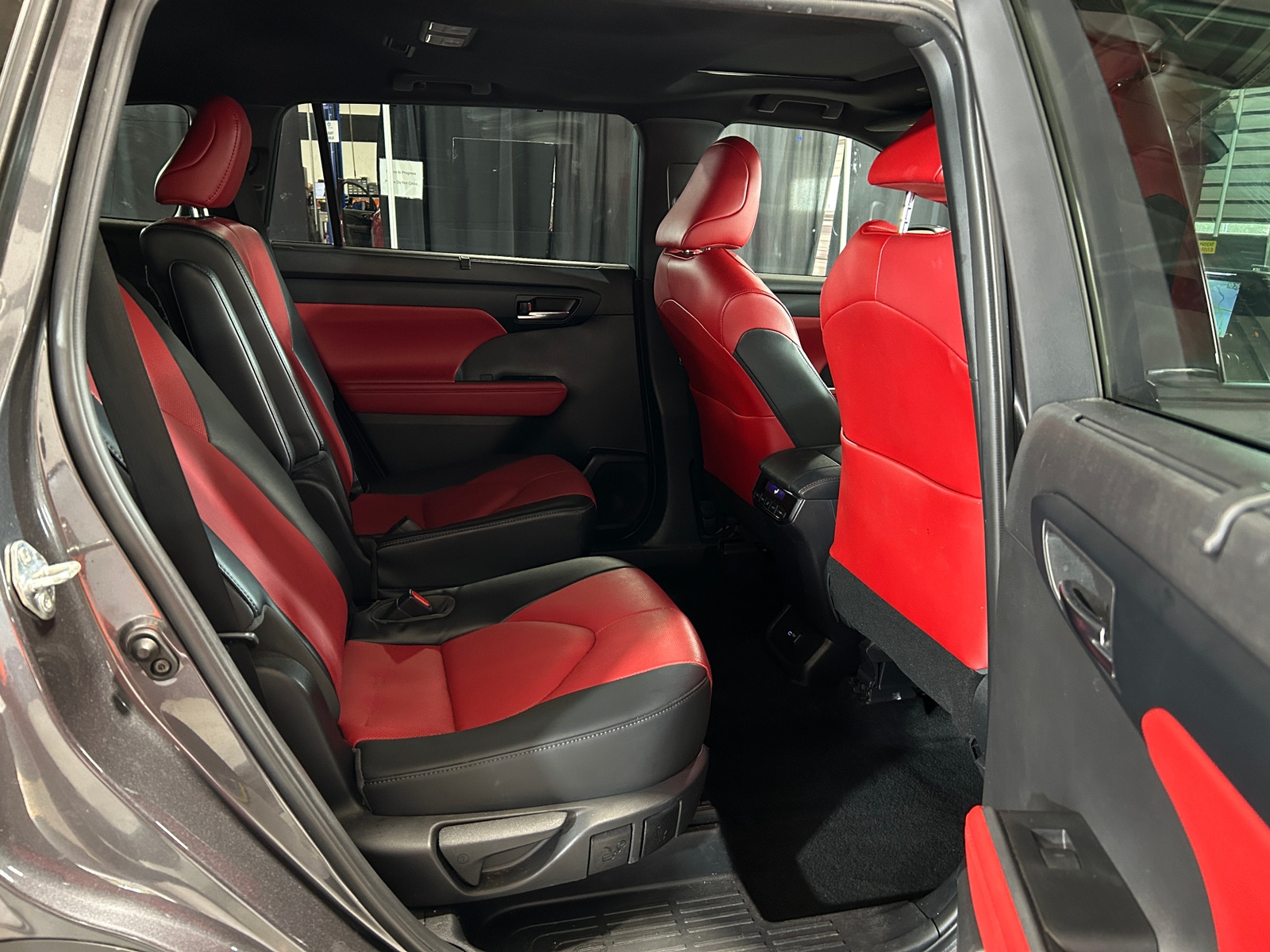 Thumbnail: 2022 Toyota Highlander - 5