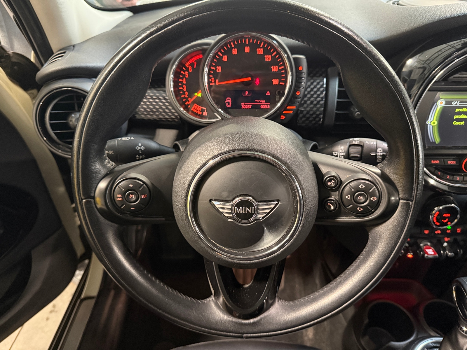 Thumbnail: 2017 MINI Cooper Hardtop - 4