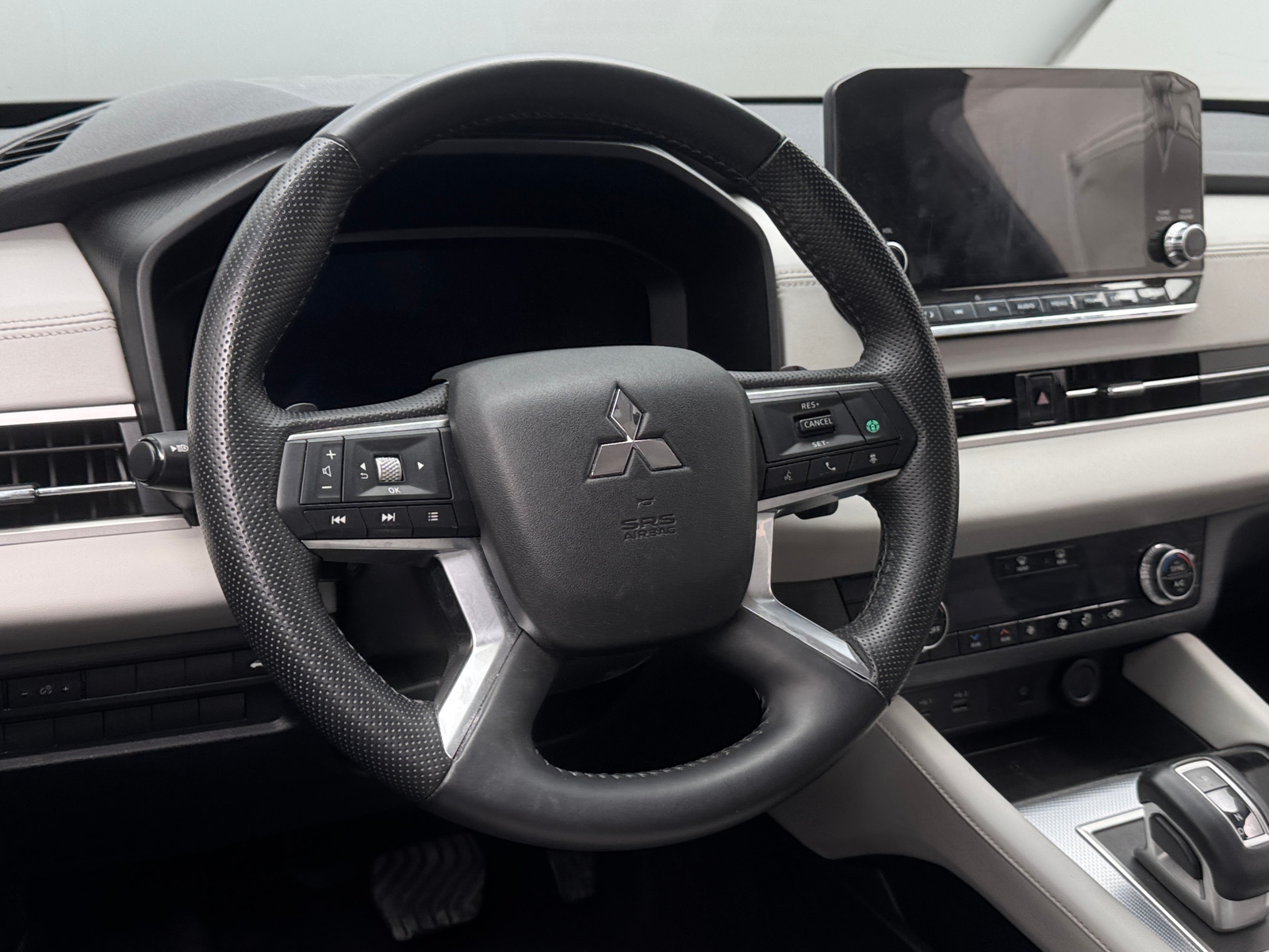 Thumbnail: 2024 Mitsubishi Outlander - 4