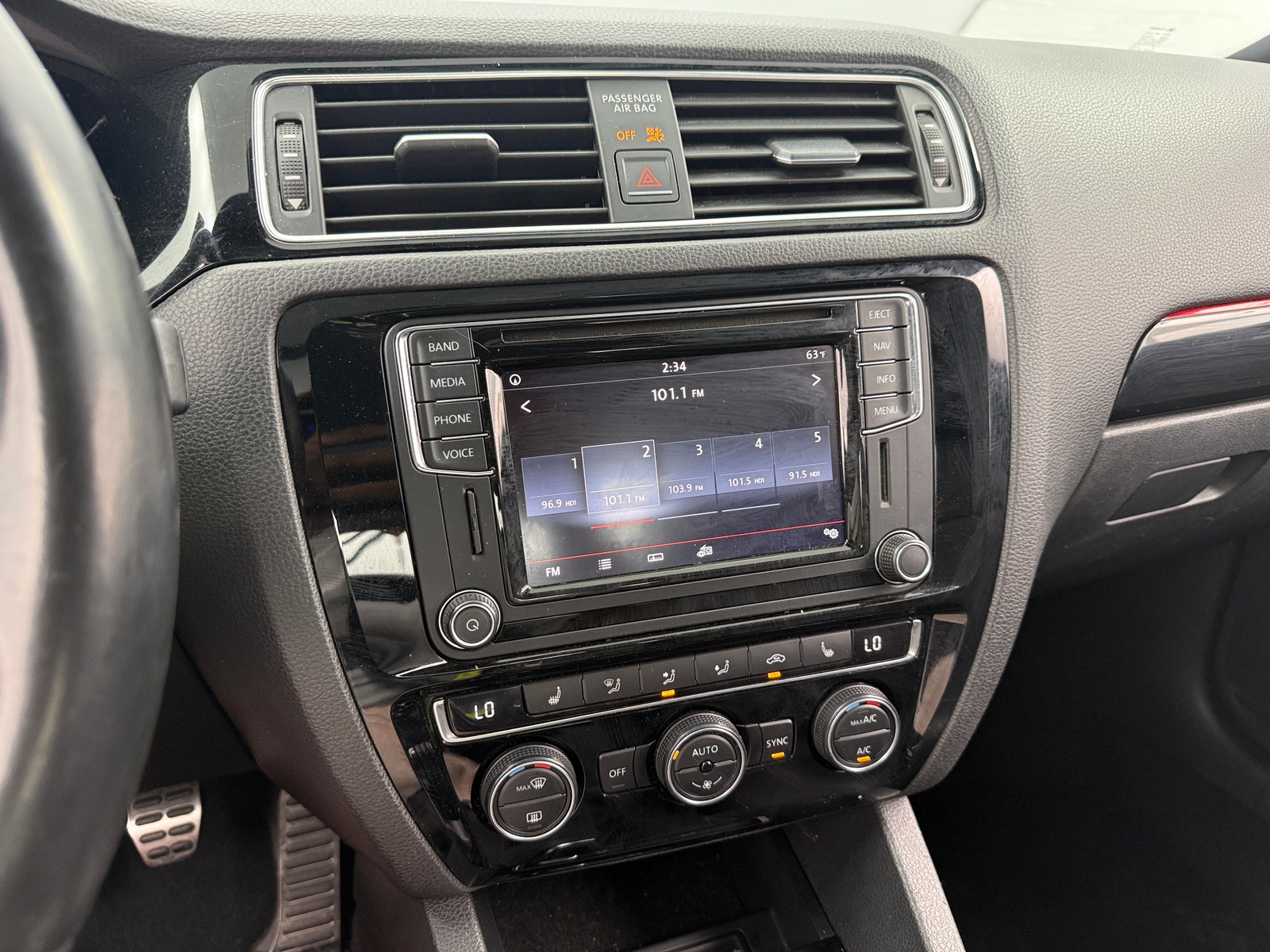 Thumbnail: 2017 Volkswagen Jetta - 3