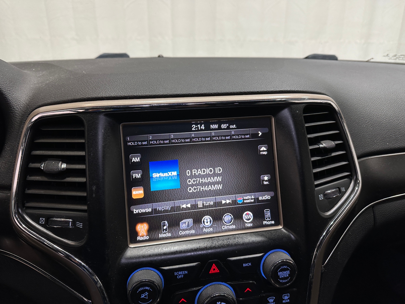 Thumbnail: 2015 Jeep Grand Cherokee - 3