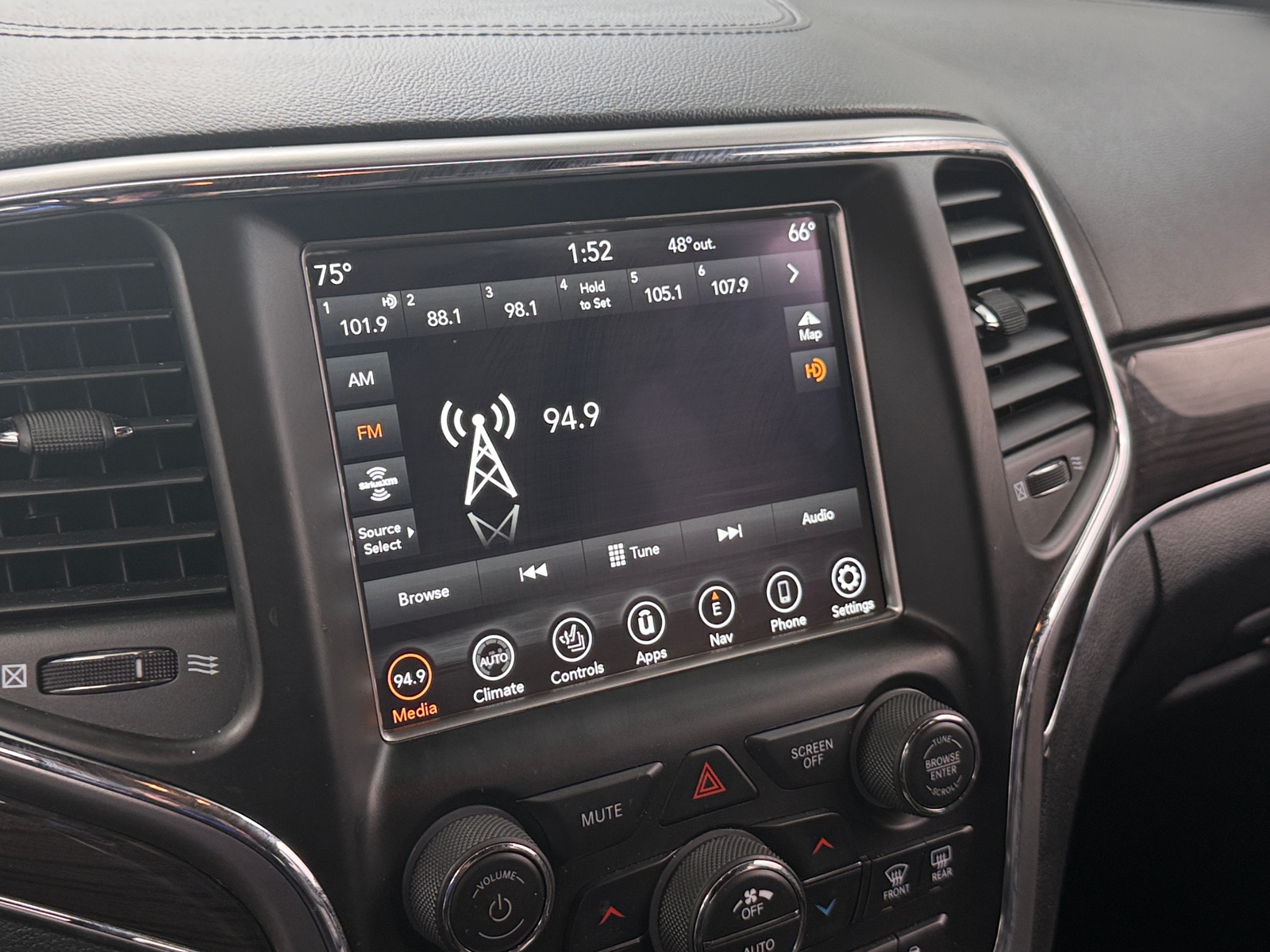 Thumbnail: 2018 Jeep Grand Cherokee - 3