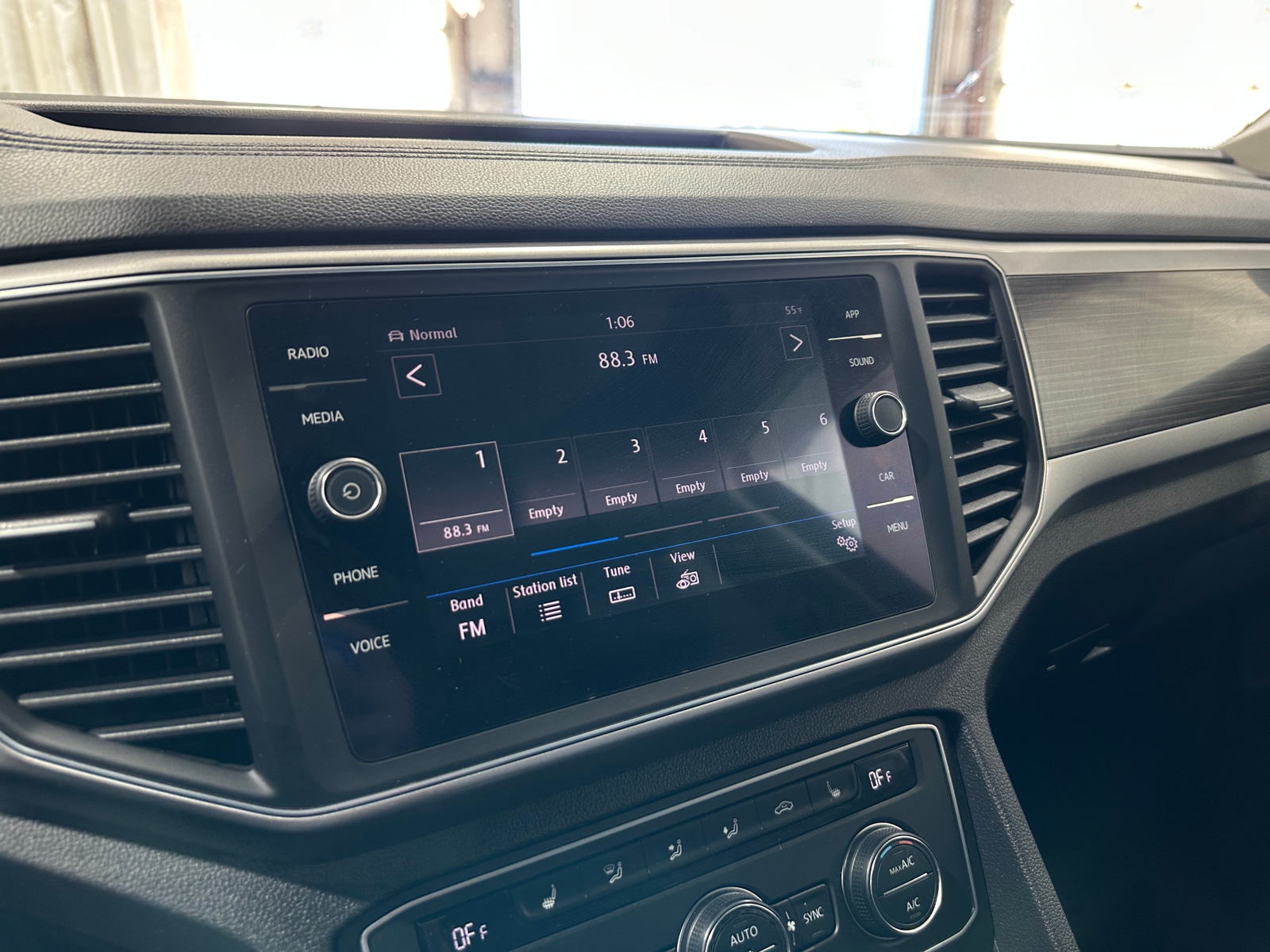 Thumbnail: 2018 Volkswagen Atlas - 3