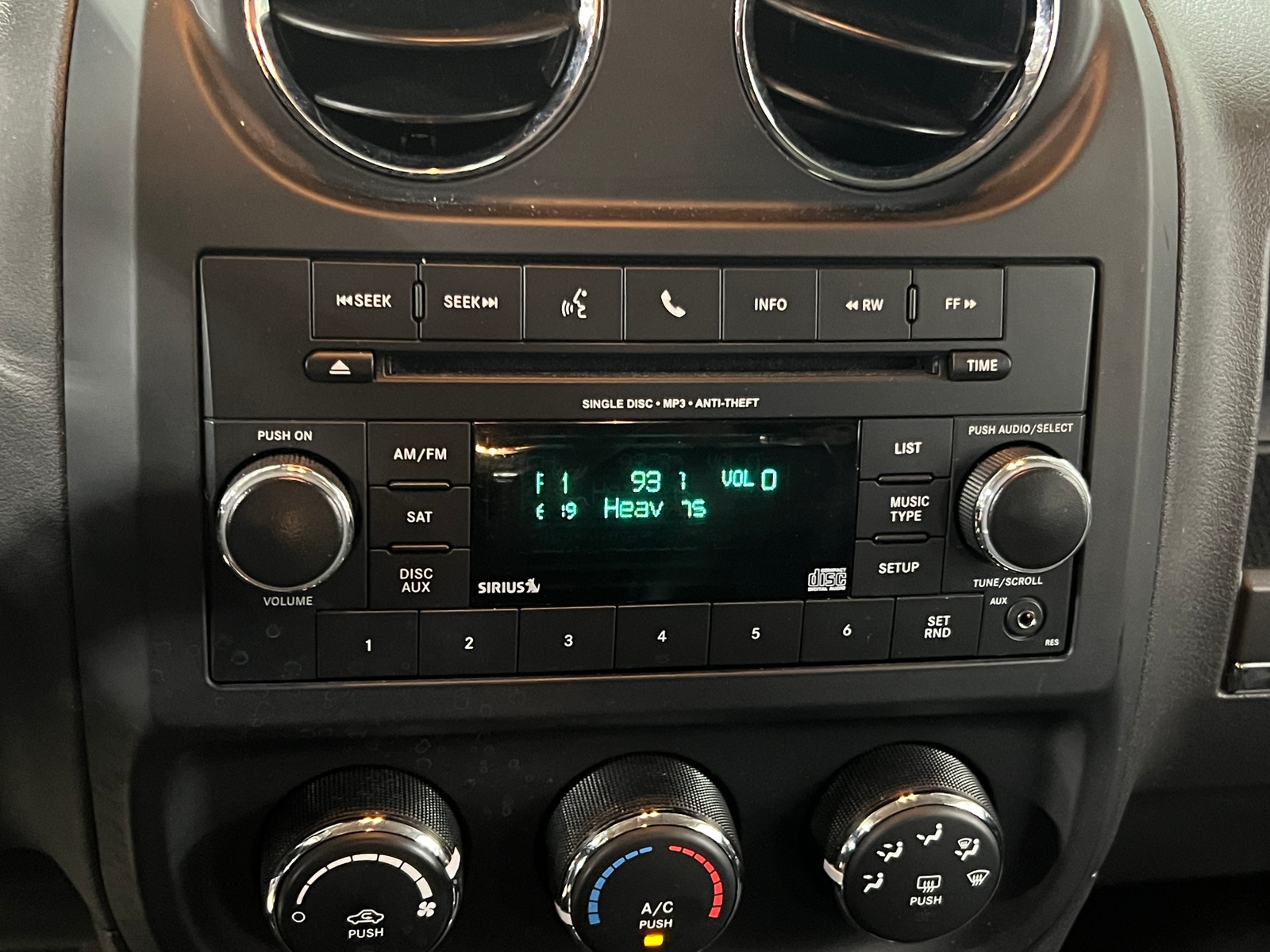 Thumbnail: 2016 Jeep Patriot - 3