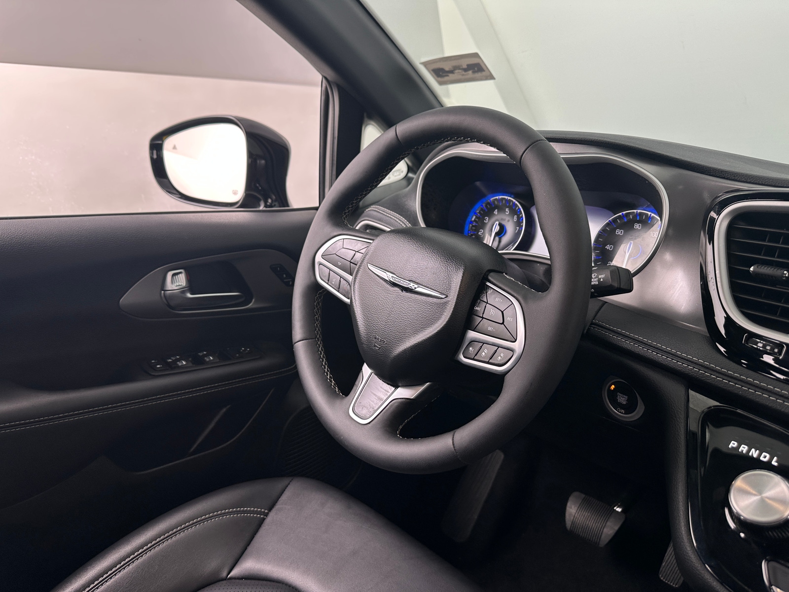 Thumbnail: 2025 Chrysler Pacifica - 4