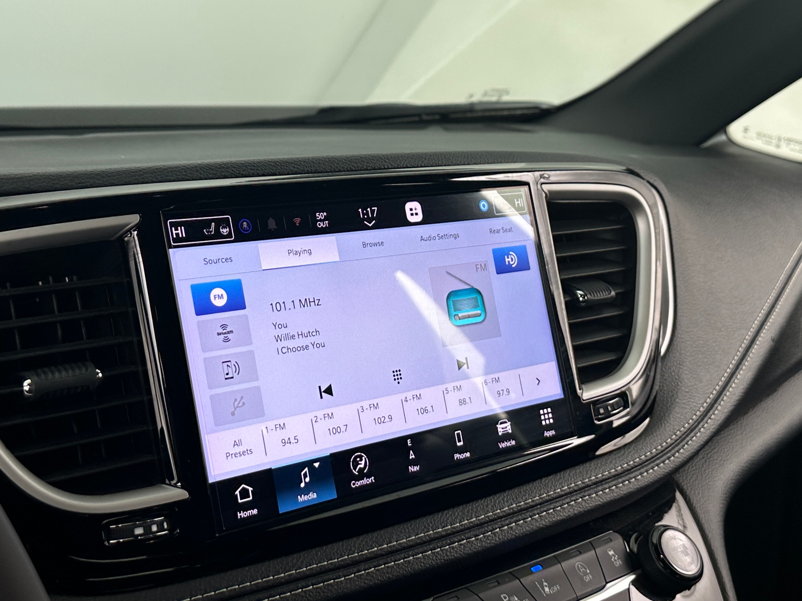 Thumbnail: 2025 Chrysler Pacifica - 3