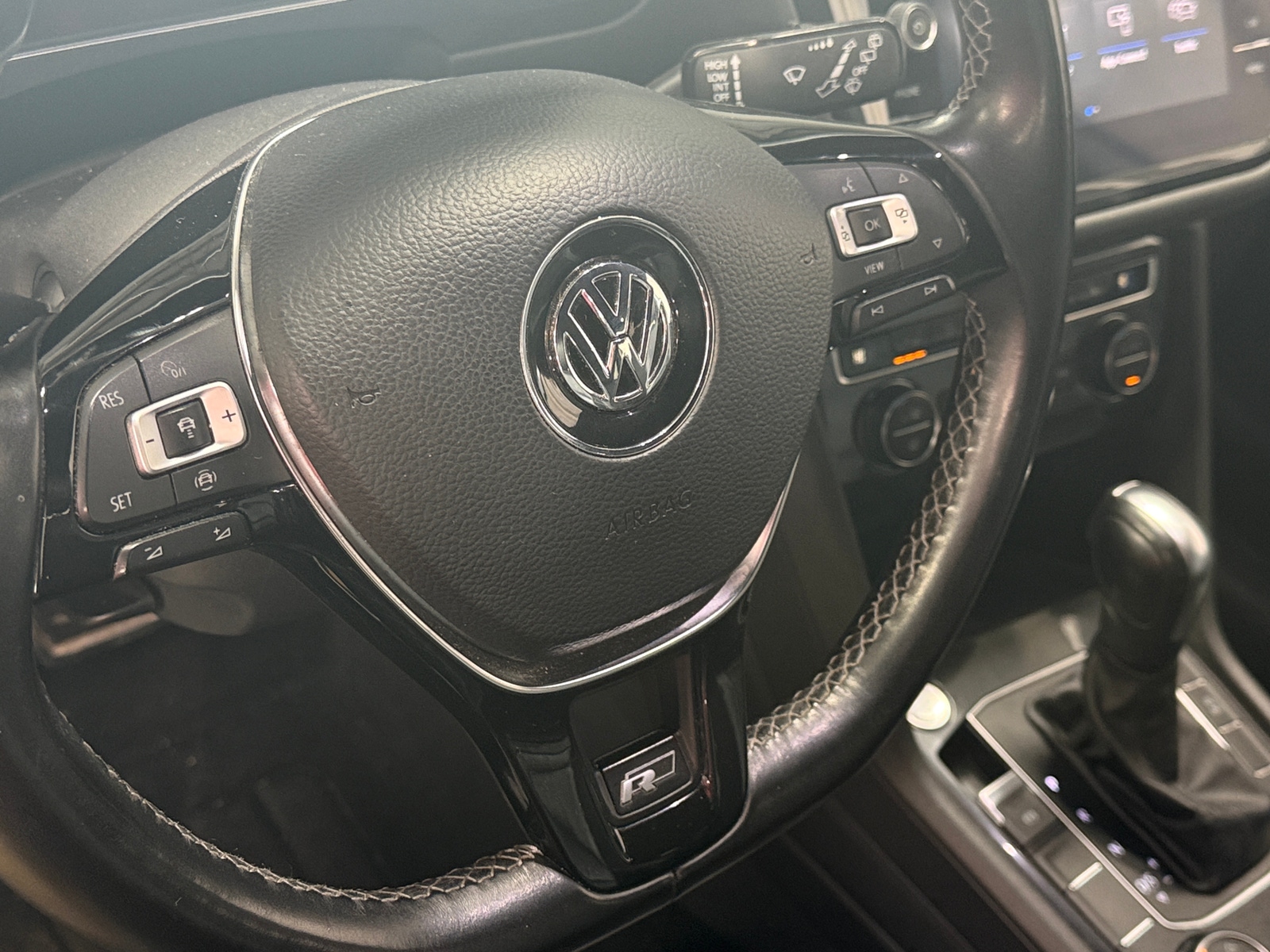 Thumbnail: 2020 Volkswagen Tiguan - 4