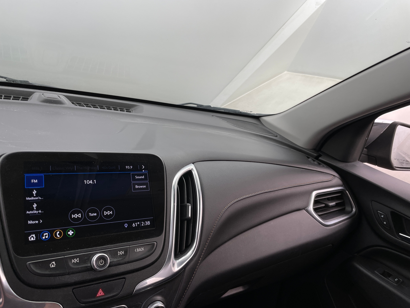 Thumbnail: 2020 Chevrolet Equinox - 3