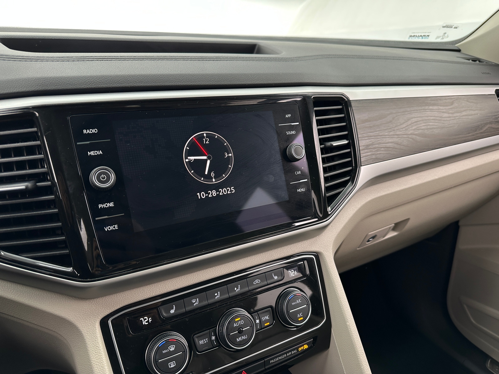 Thumbnail: 2022 Volkswagen Atlas - 3