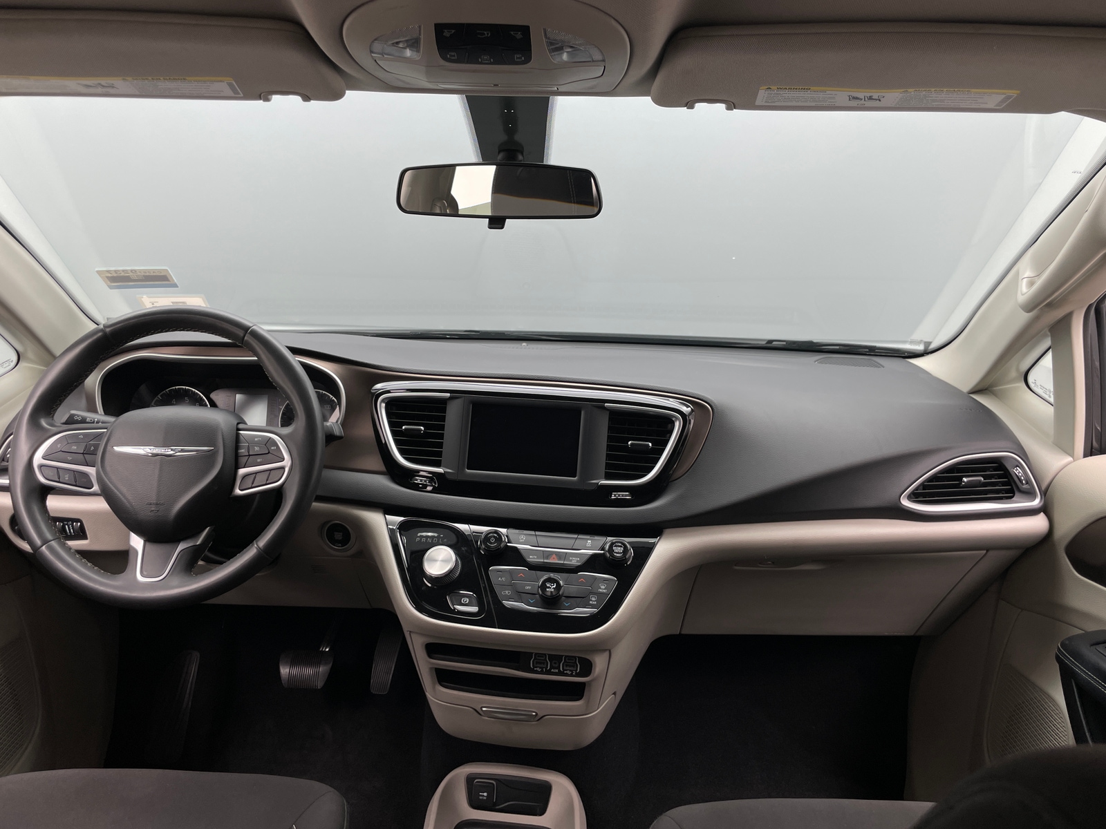 Thumbnail: 2022 Chrysler Voyager - 3