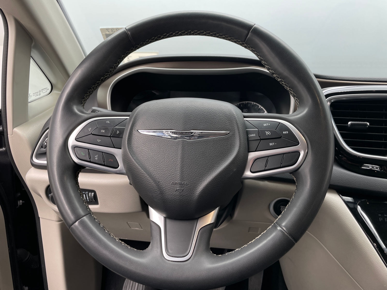 Thumbnail: 2022 Chrysler Voyager - 5