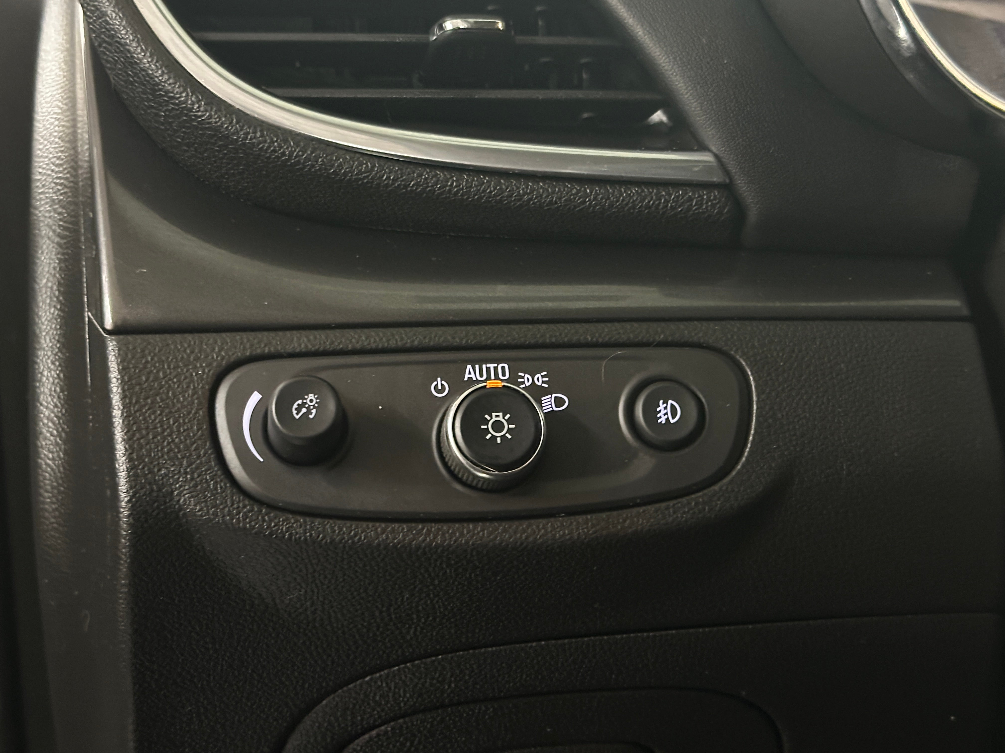 Image of 2018 Buick Encore Sport Touring