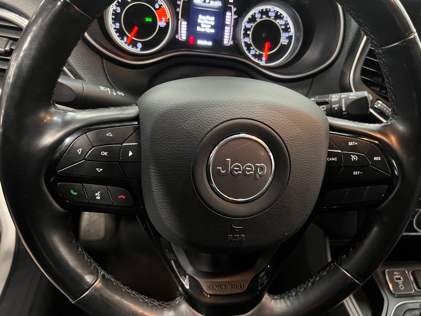 Thumbnail: 2021 Jeep Cherokee - 5