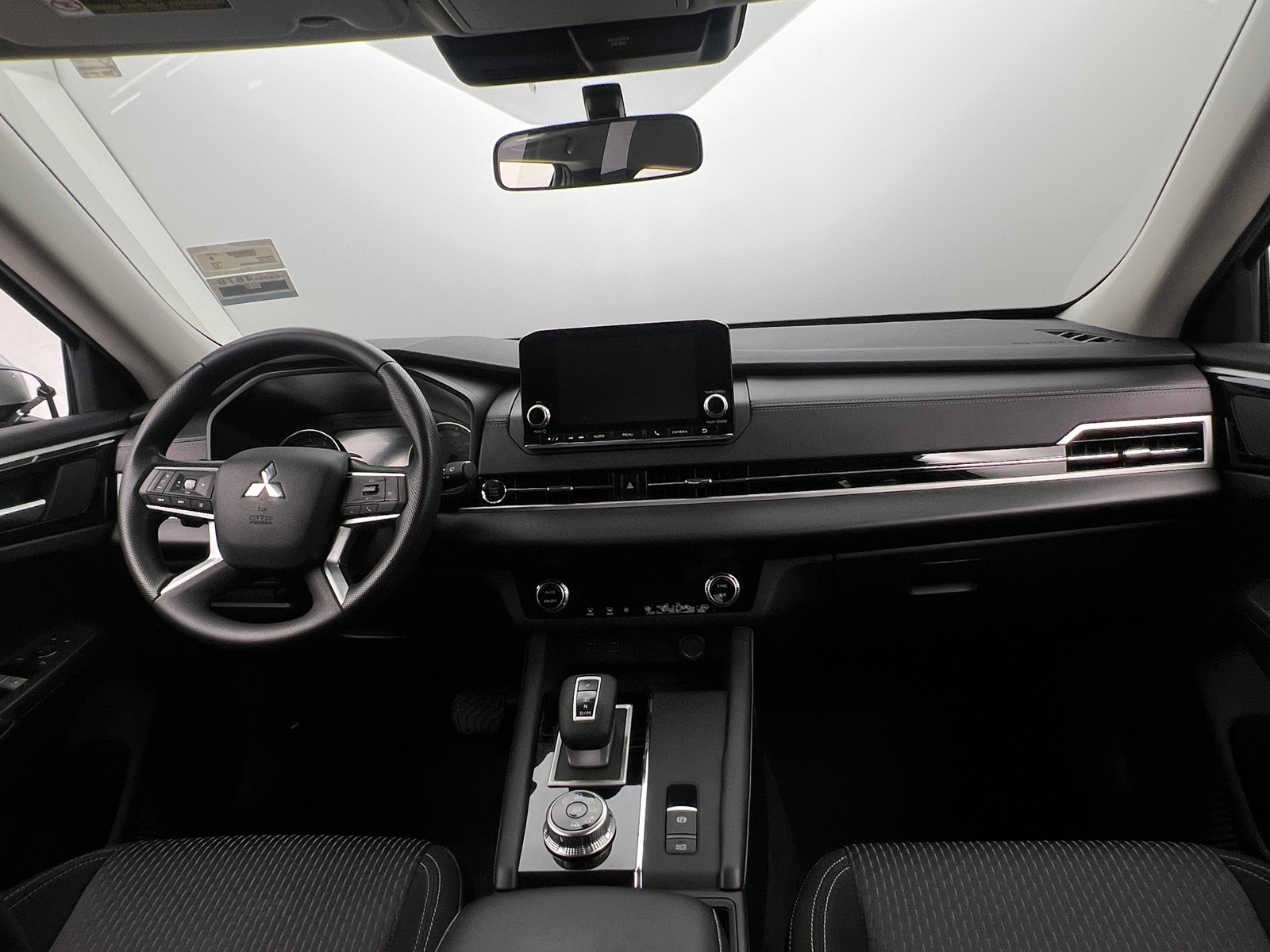 Thumbnail: 2024 Mitsubishi Outlander - 3