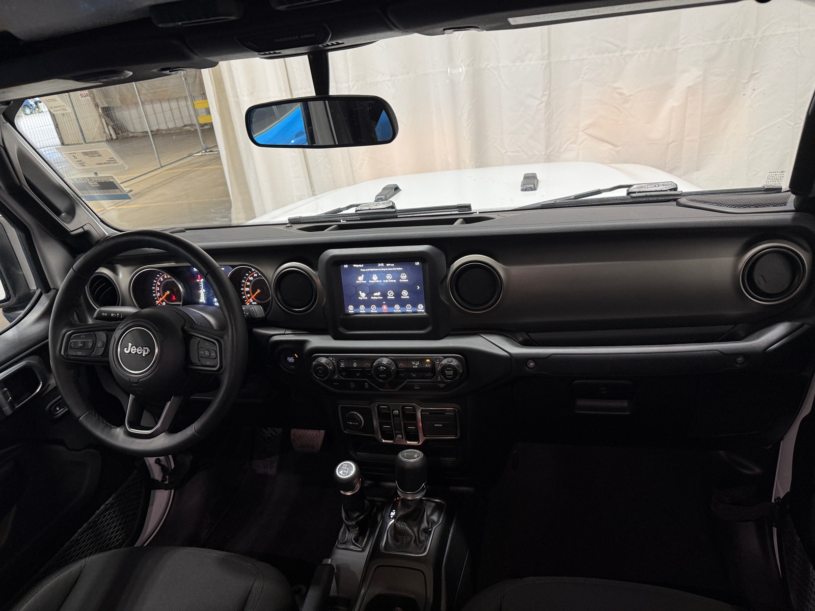 Thumbnail: 2021 Jeep Gladiator - 3