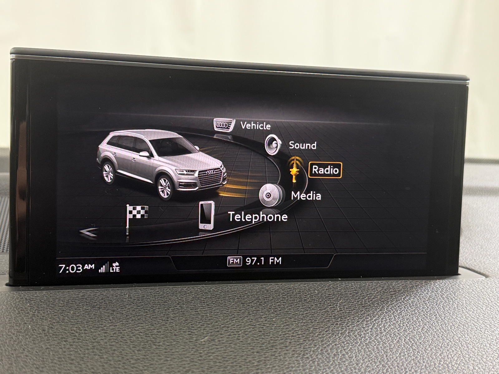 Thumbnail: 2017 Audi Q7 - 3