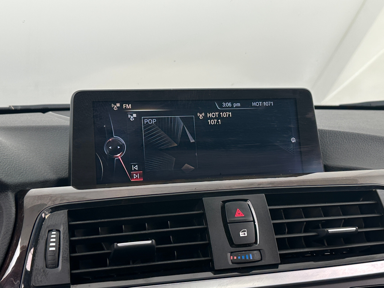 Thumbnail: 2015 BMW 3 Series - 3