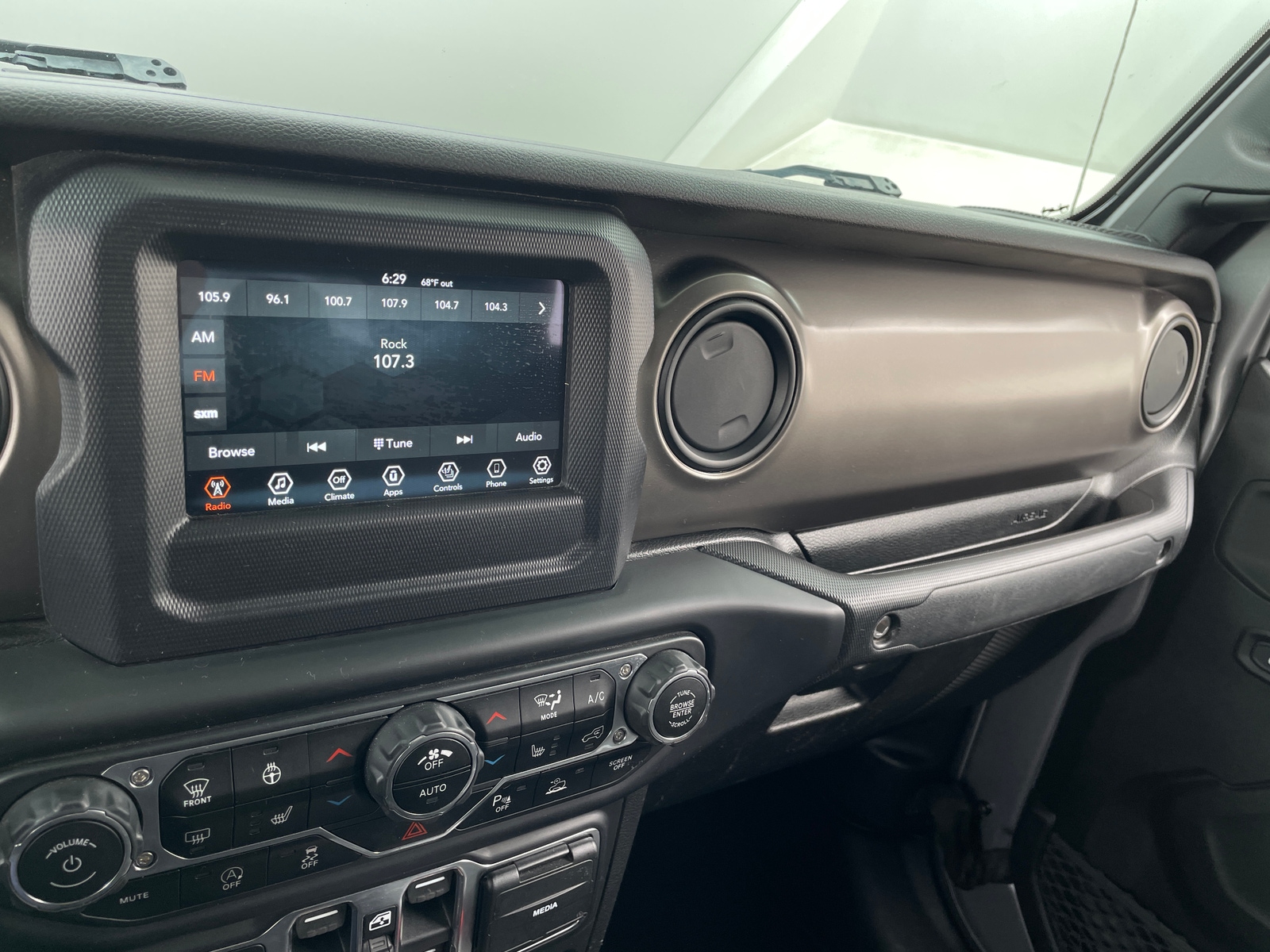 Thumbnail: 2020 Jeep Gladiator - 4