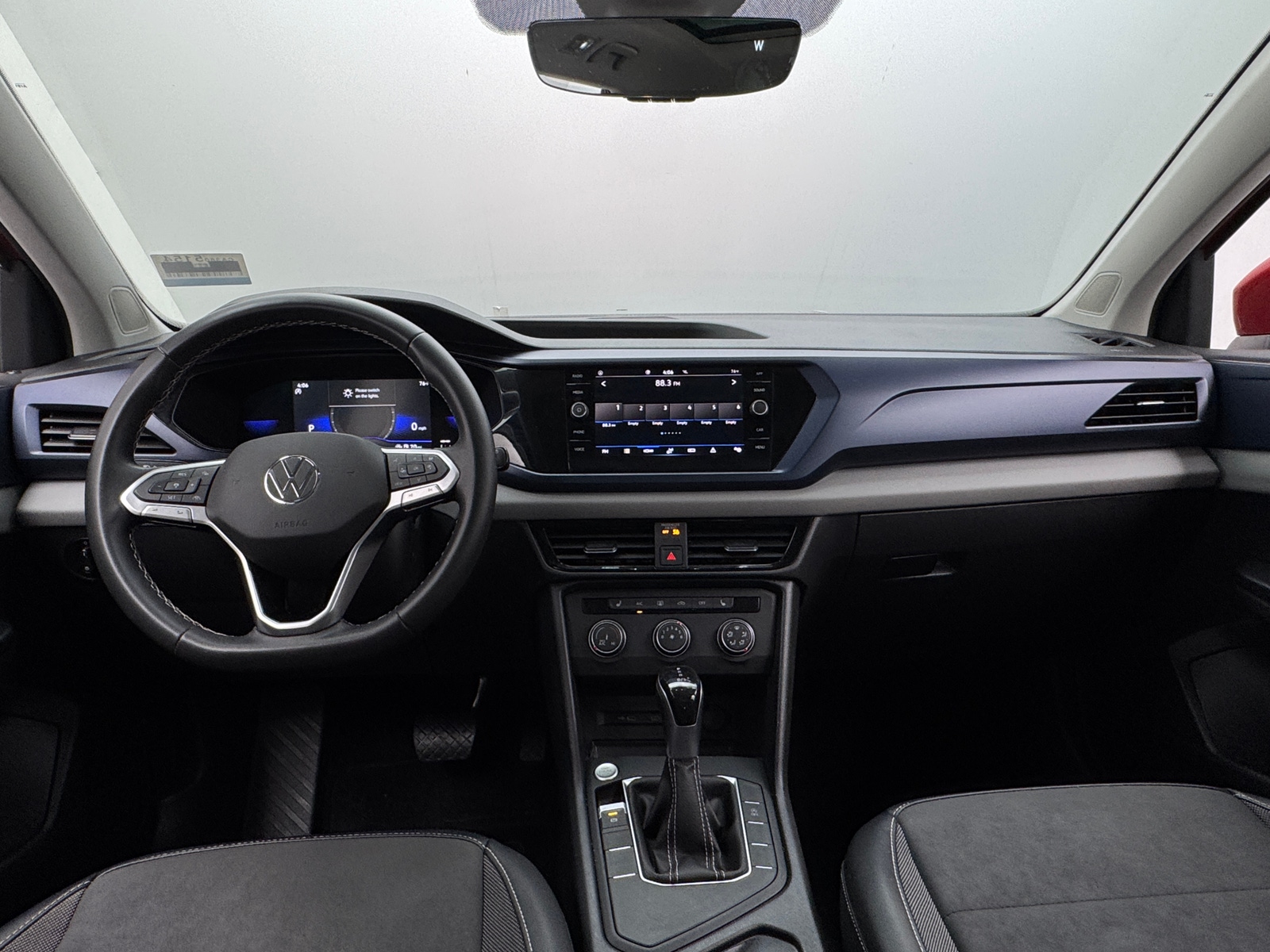 Thumbnail: 2022 Volkswagen Taos - 3