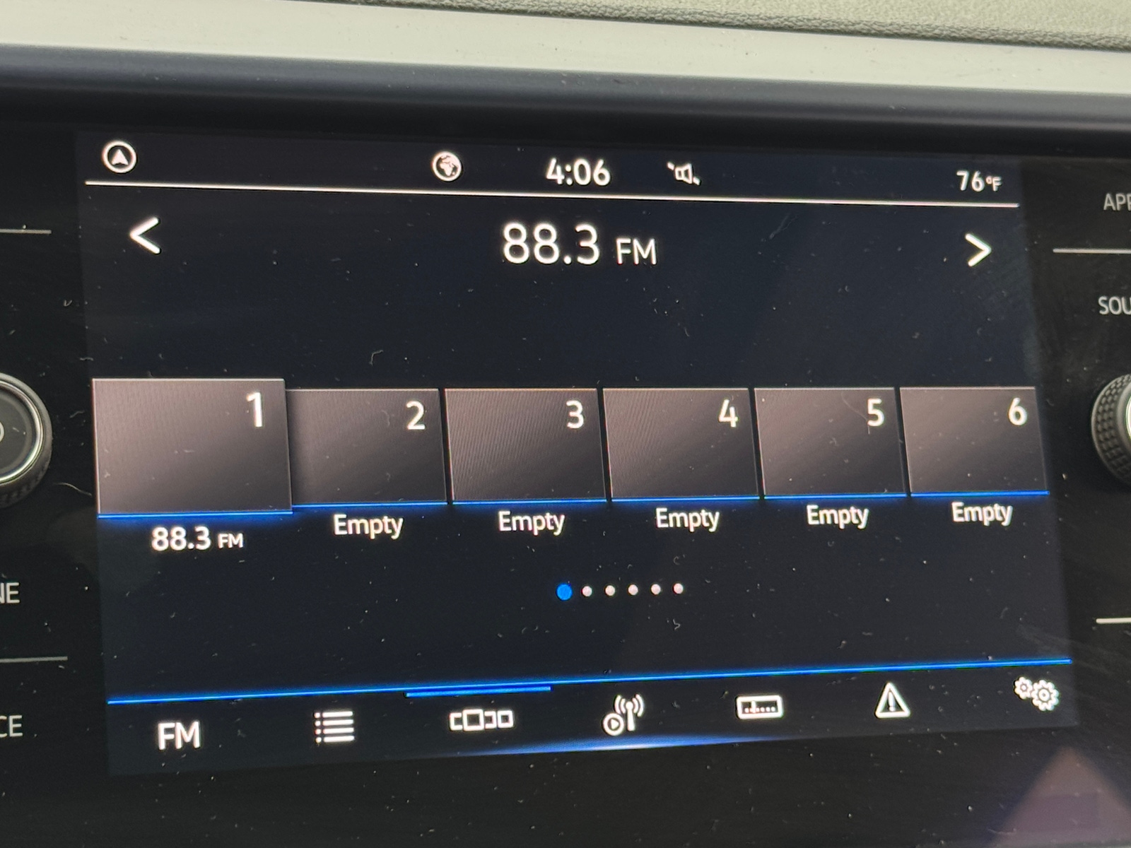 Thumbnail: 2022 Volkswagen Taos - 4