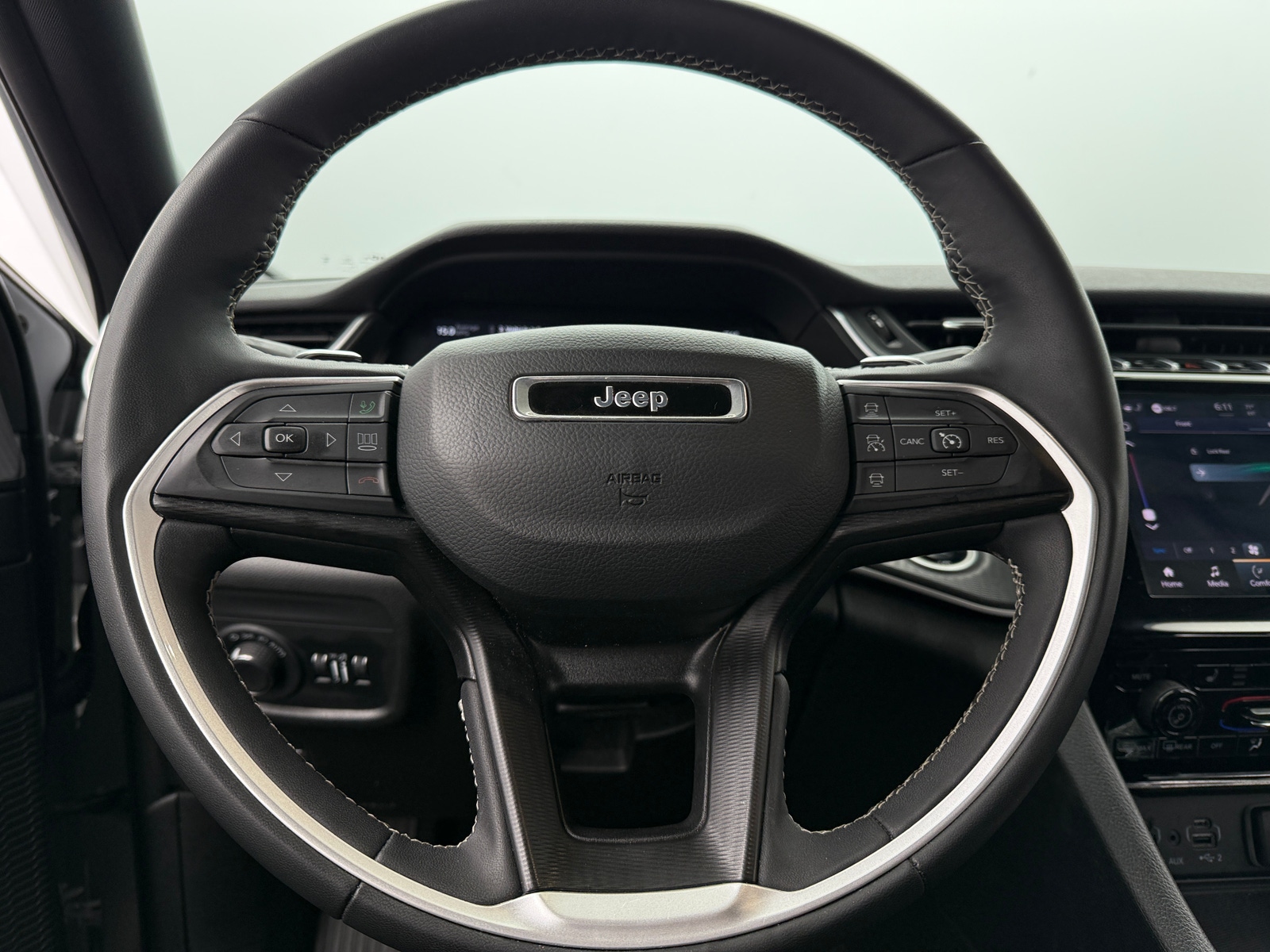 Thumbnail: 2024 Jeep Grand Cherokee L - 4