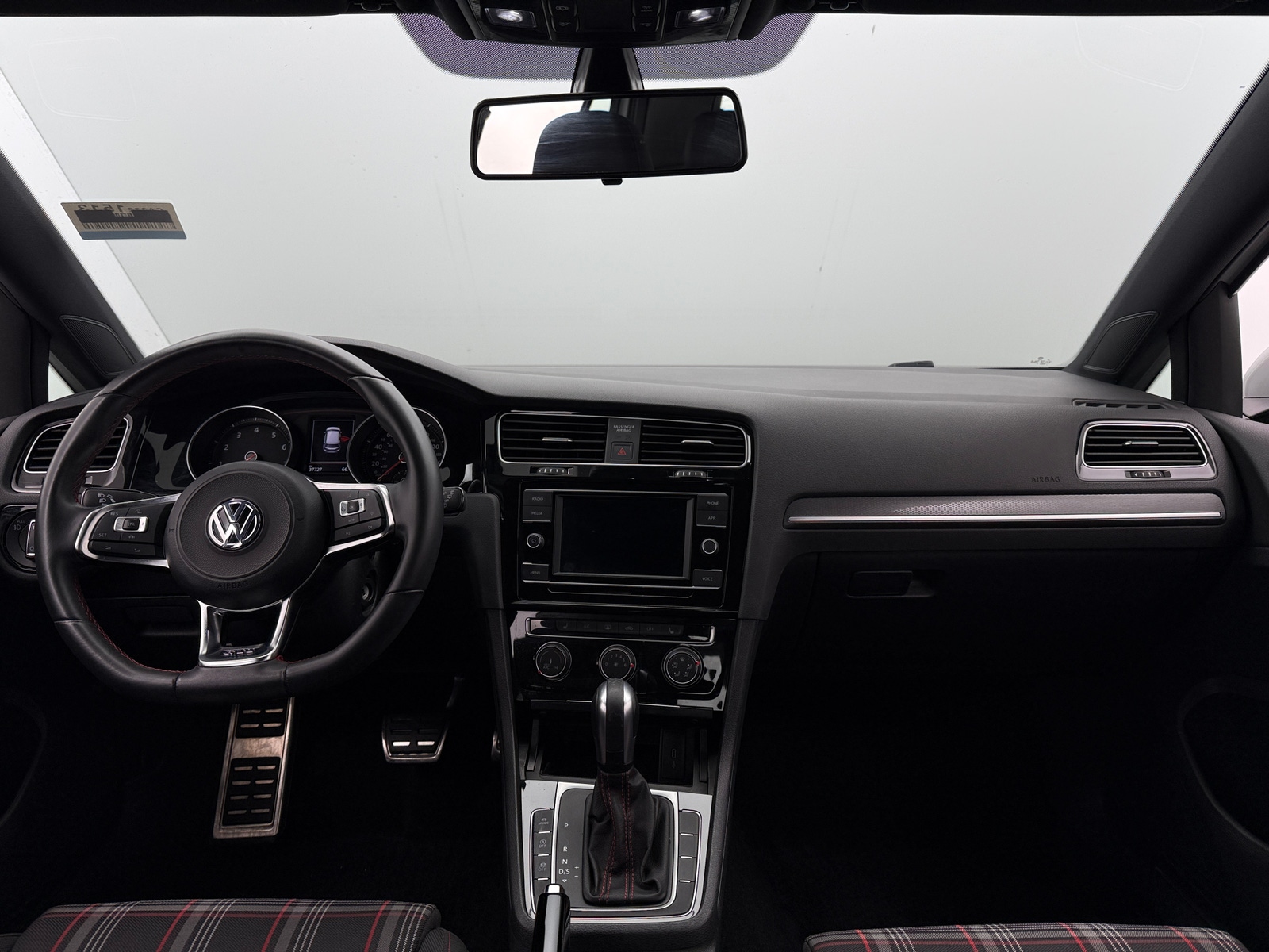 Thumbnail: 2020 Volkswagen Golf - 3