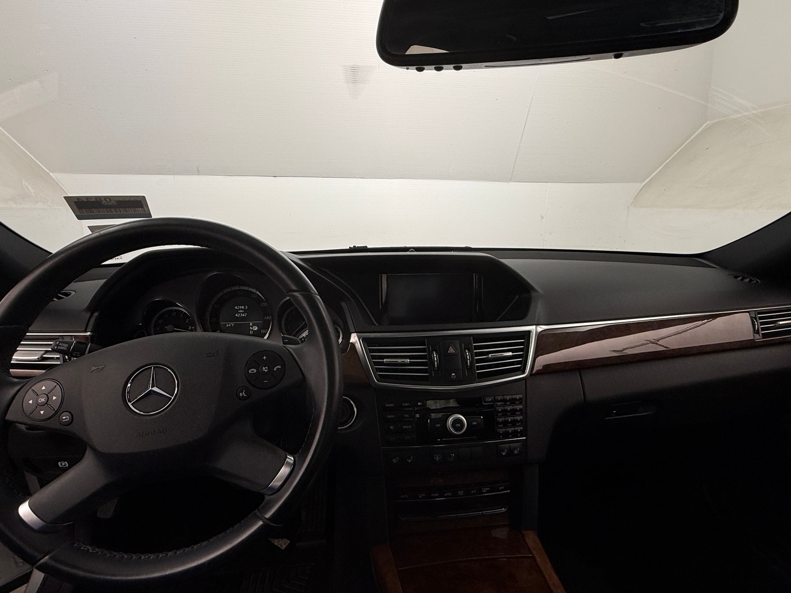 Thumbnail: 2010 Mercedes-Benz E-Class - 2