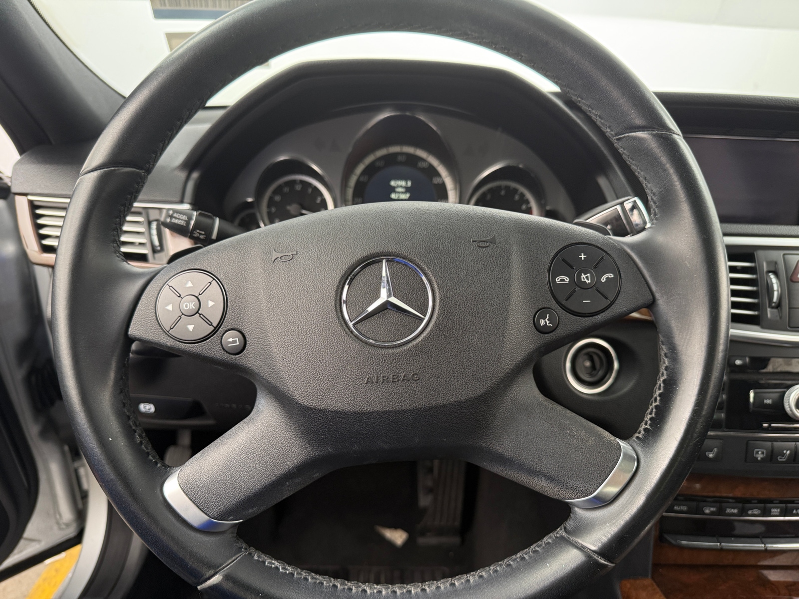 Thumbnail: 2010 Mercedes-Benz E-Class - 4