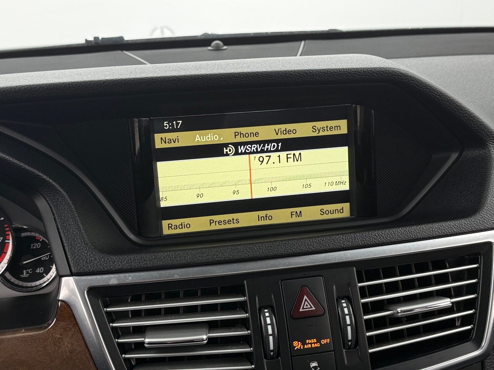 Thumbnail: 2010 Mercedes-Benz E-Class - 3