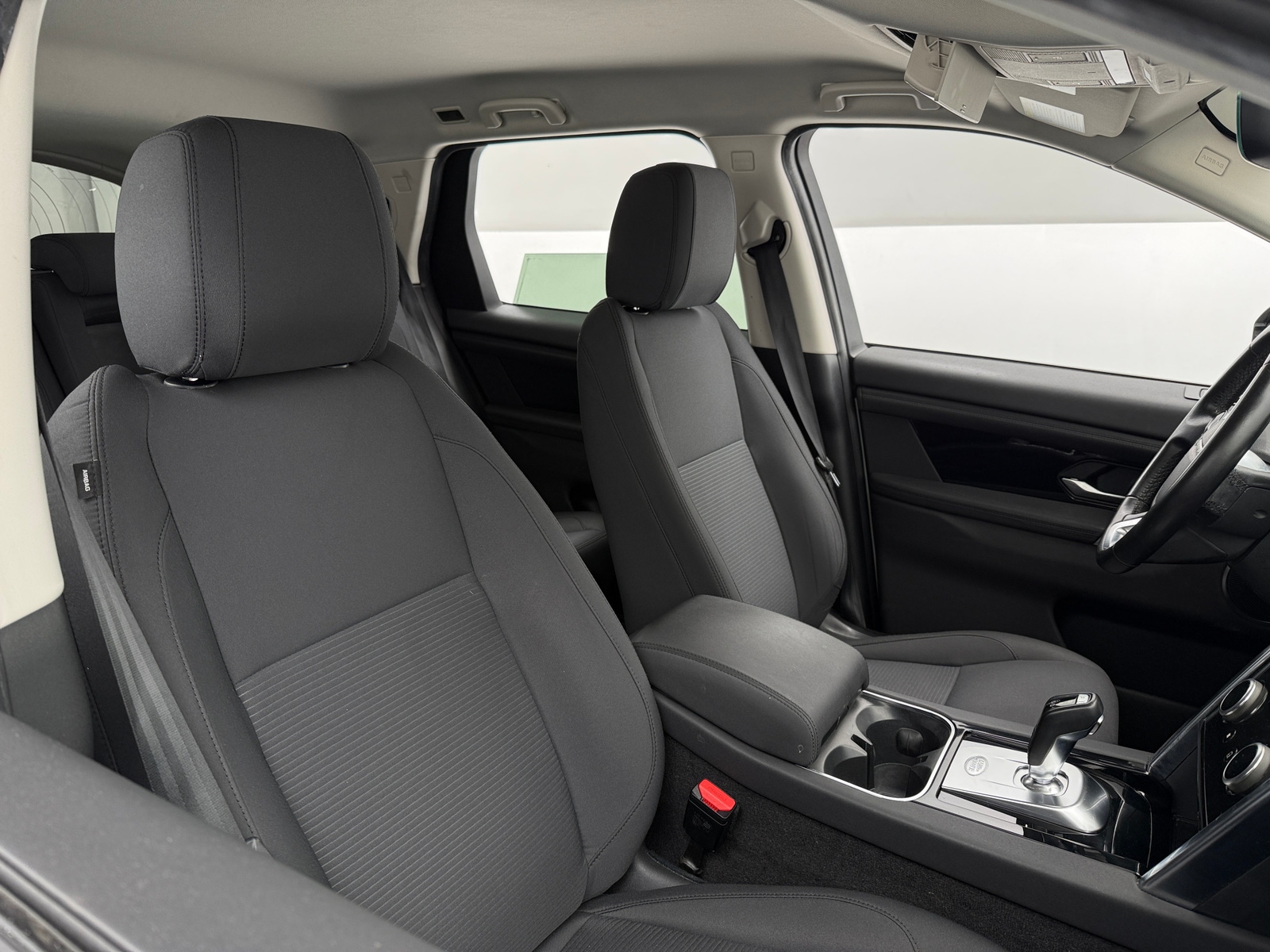 Thumbnail: 2020 Land Rover Discovery Sport - 2