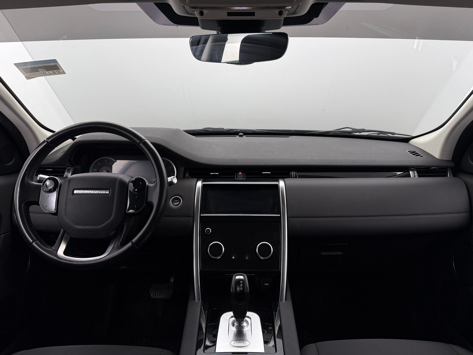 Thumbnail: 2020 Land Rover Discovery Sport - 3