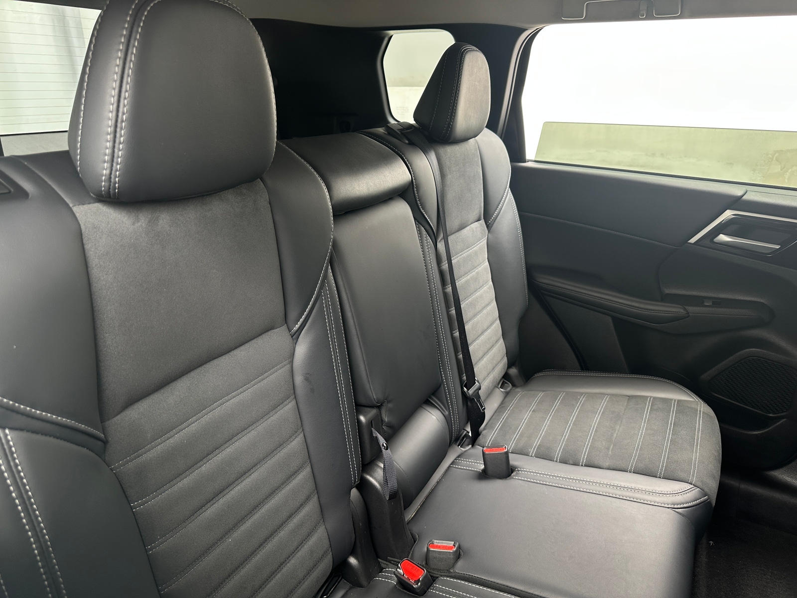 Thumbnail: 2024 Mitsubishi Outlander - 5