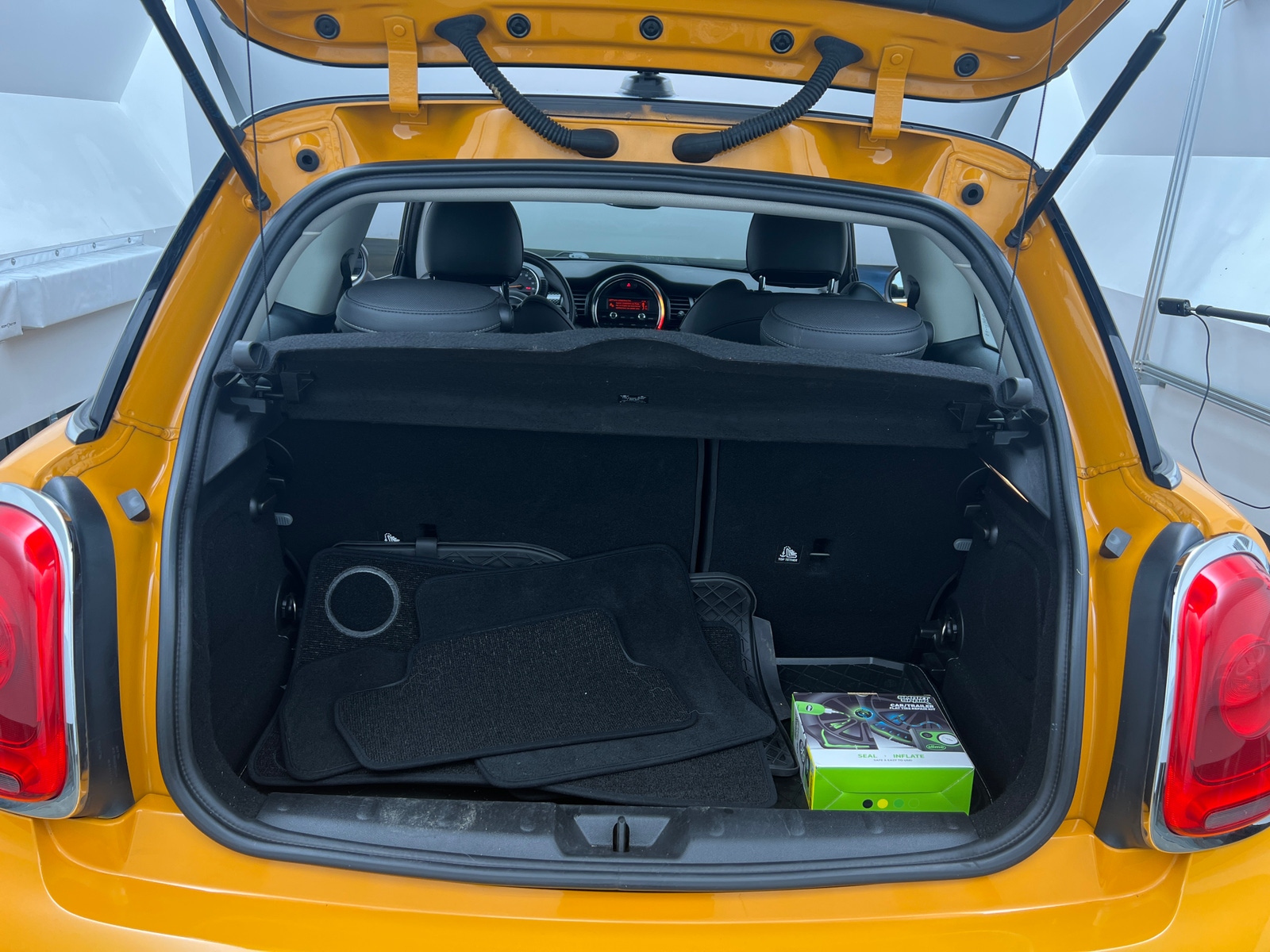 Thumbnail: 2015 MINI Cooper Hardtop - 6