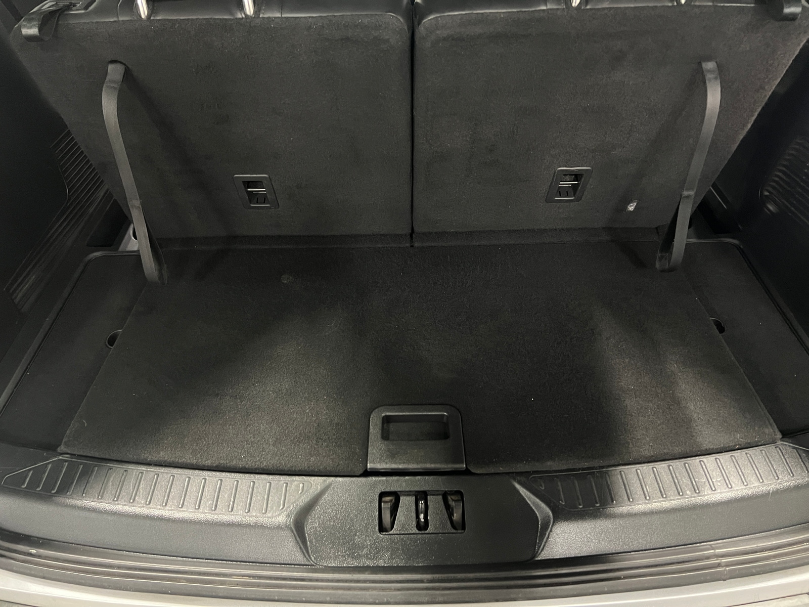 Thumbnail: 2021 Ford Explorer - 6