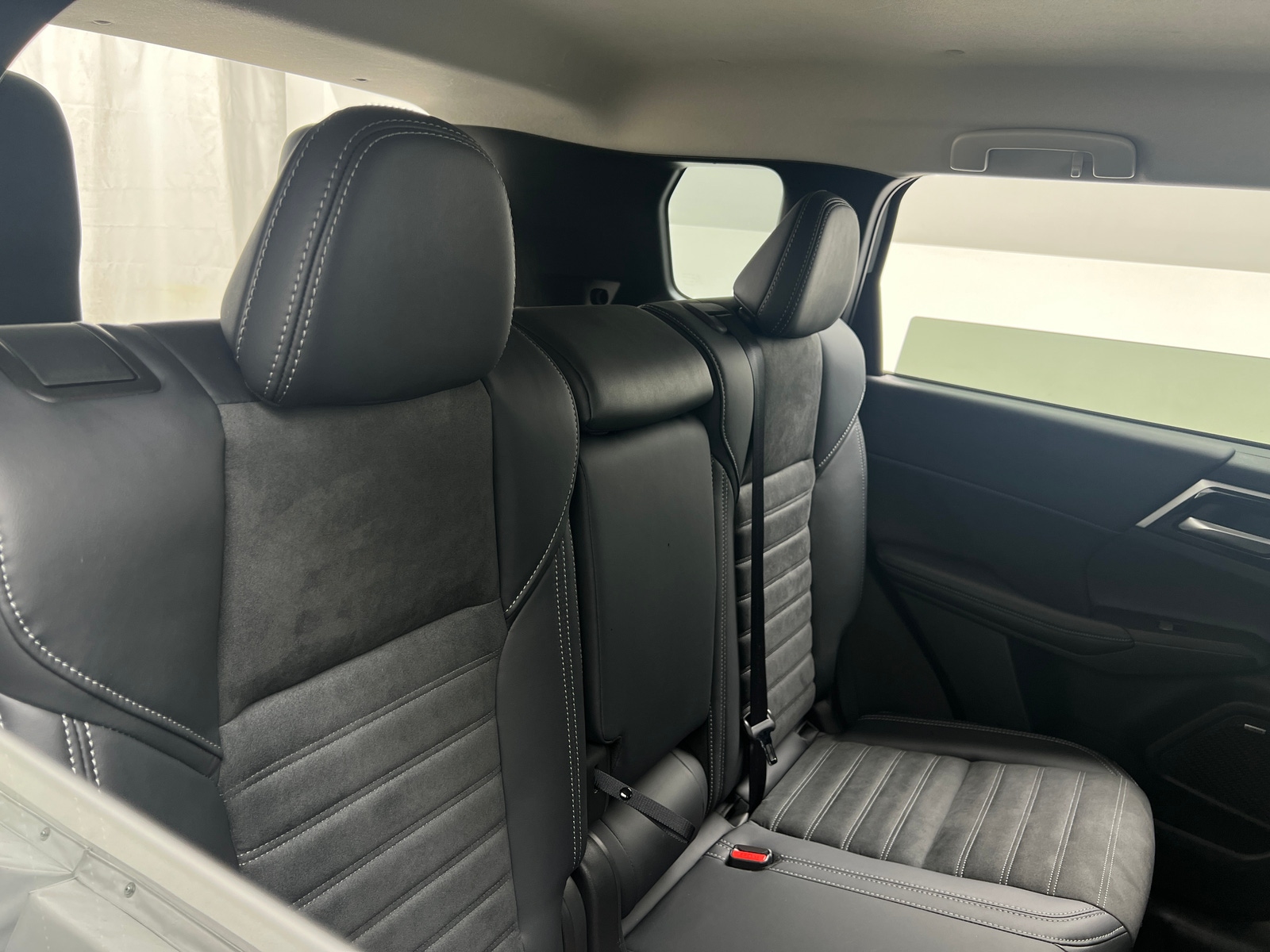 Thumbnail: 2025 Mitsubishi Outlander - 5