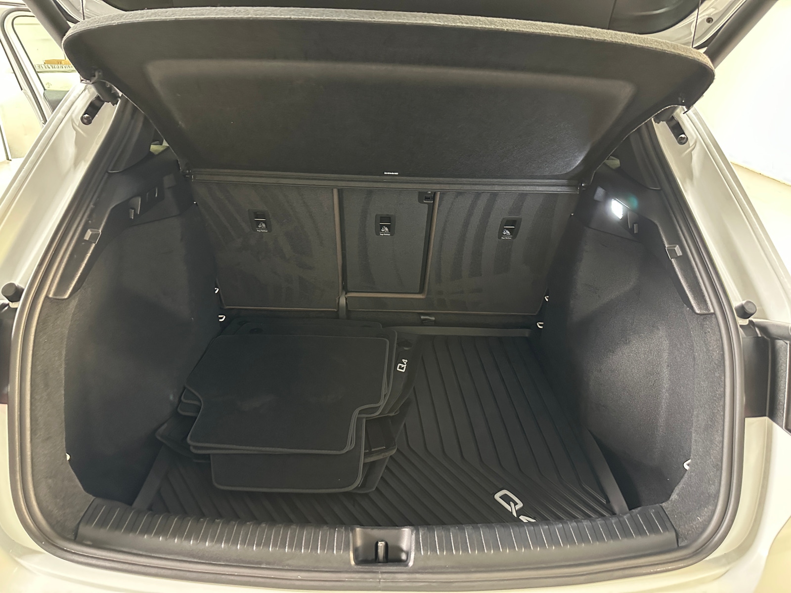 Thumbnail: 2025 Audi Q4 e-tron - 6