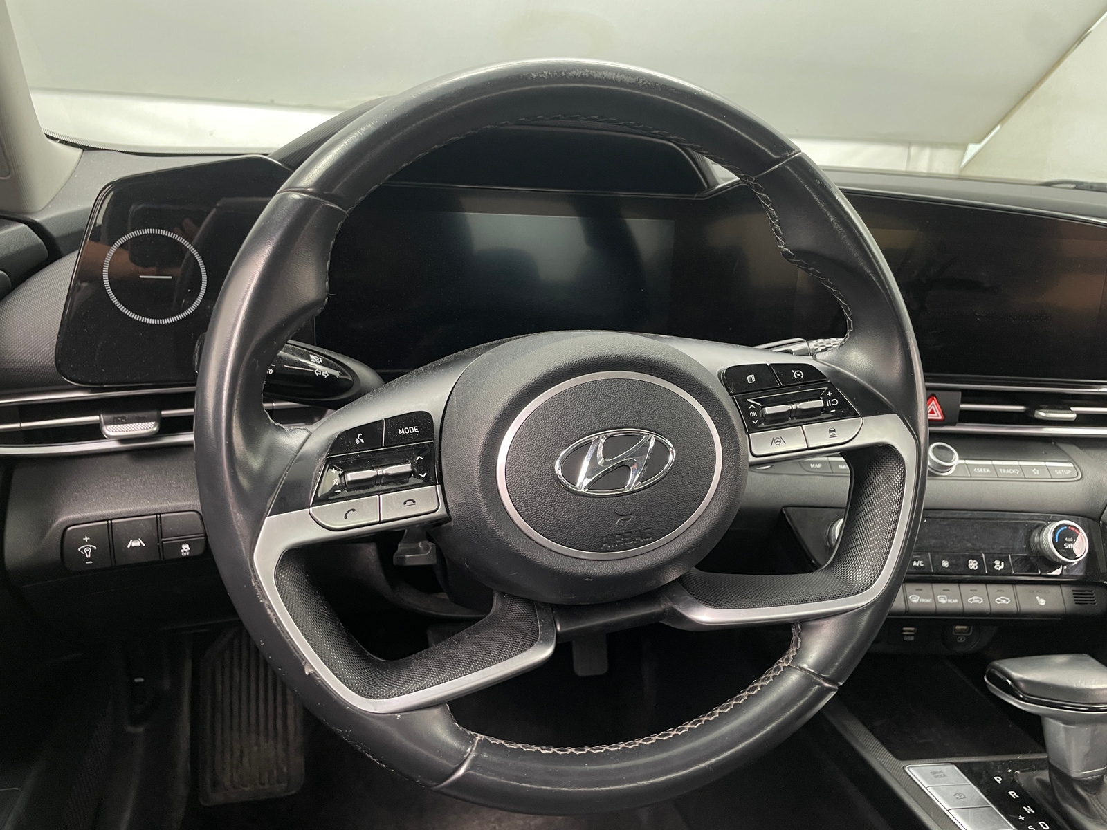 Thumbnail: 2023 Hyundai Elantra - 4