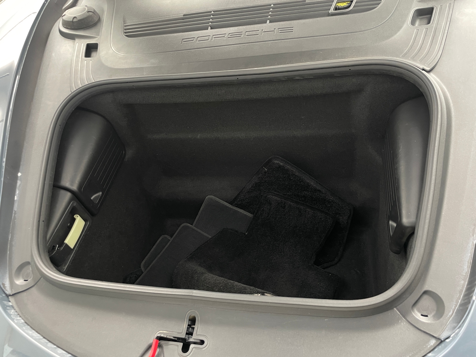 Thumbnail: 2017 Porsche 911 - 4