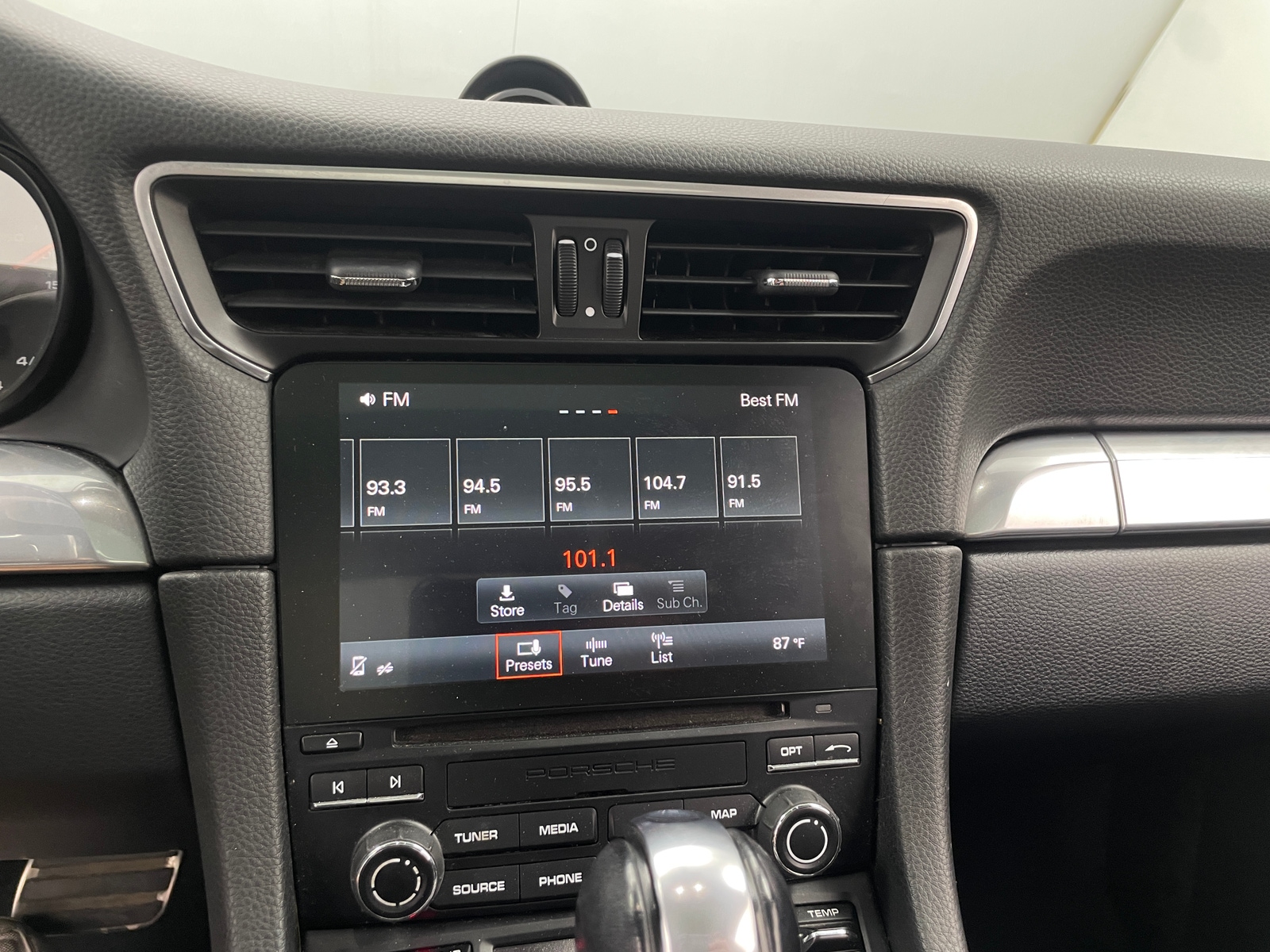 Thumbnail: 2017 Porsche 911 - 2