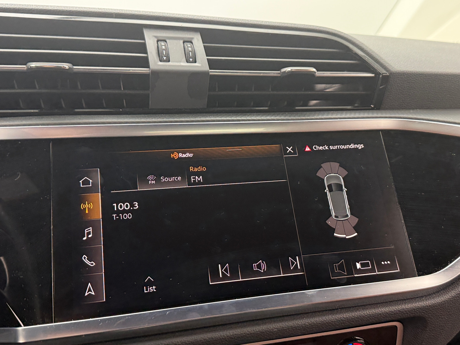 Thumbnail: 2022 Audi Q3 - 3