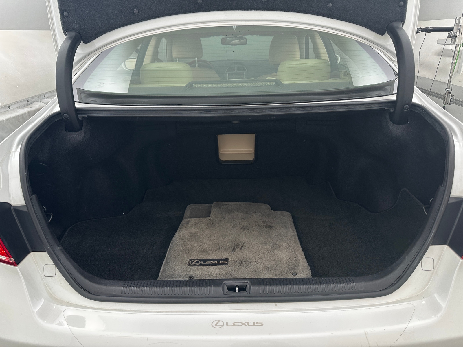 Thumbnail: 2010 Lexus ES - 6