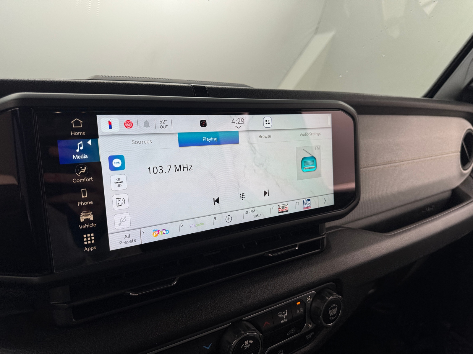 Thumbnail: 2025 Jeep Gladiator - 4